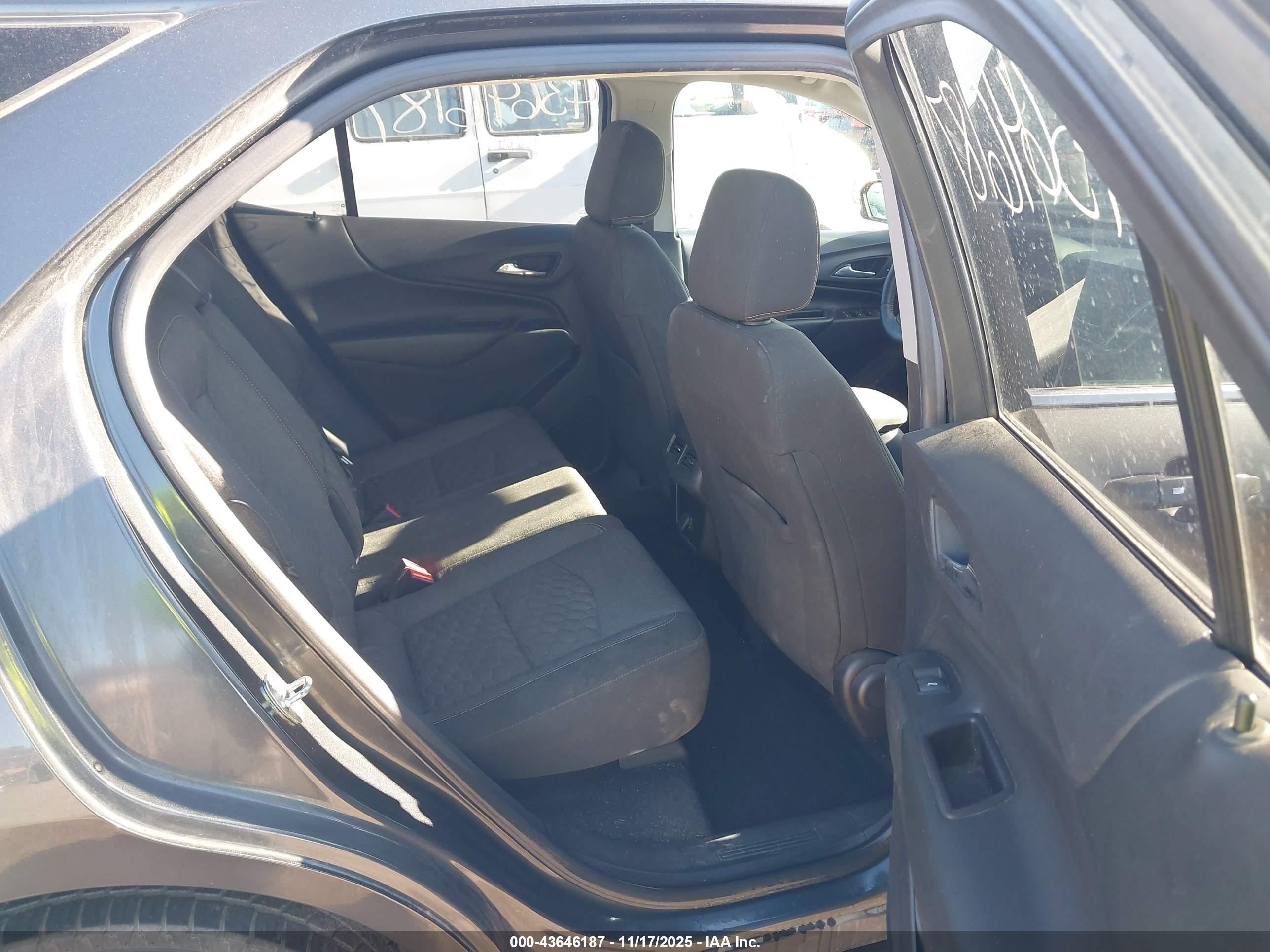 CHEVROLET EQUINOX image 8
