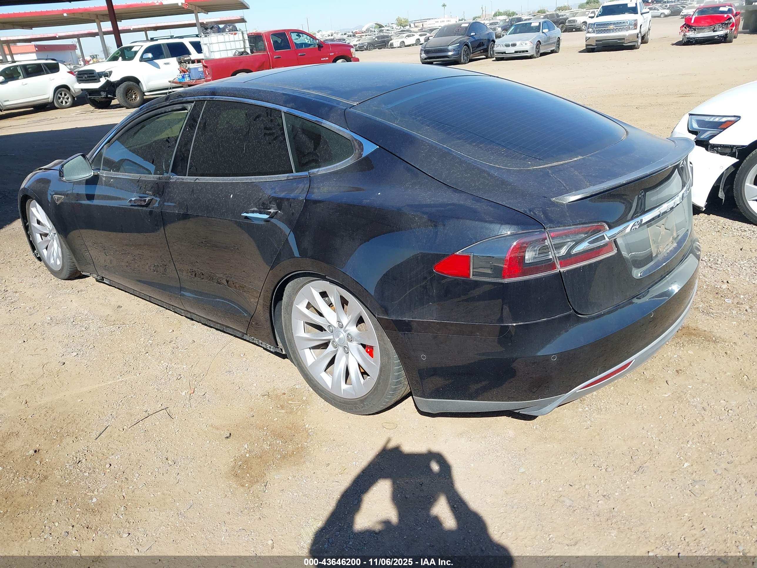 TESLA MODEL image 3