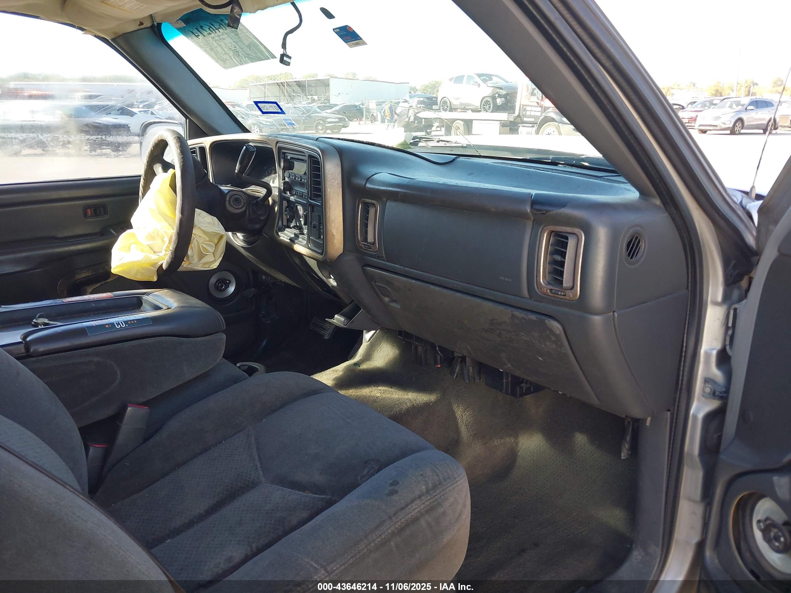 CHEVROLET SILVERADO image 5