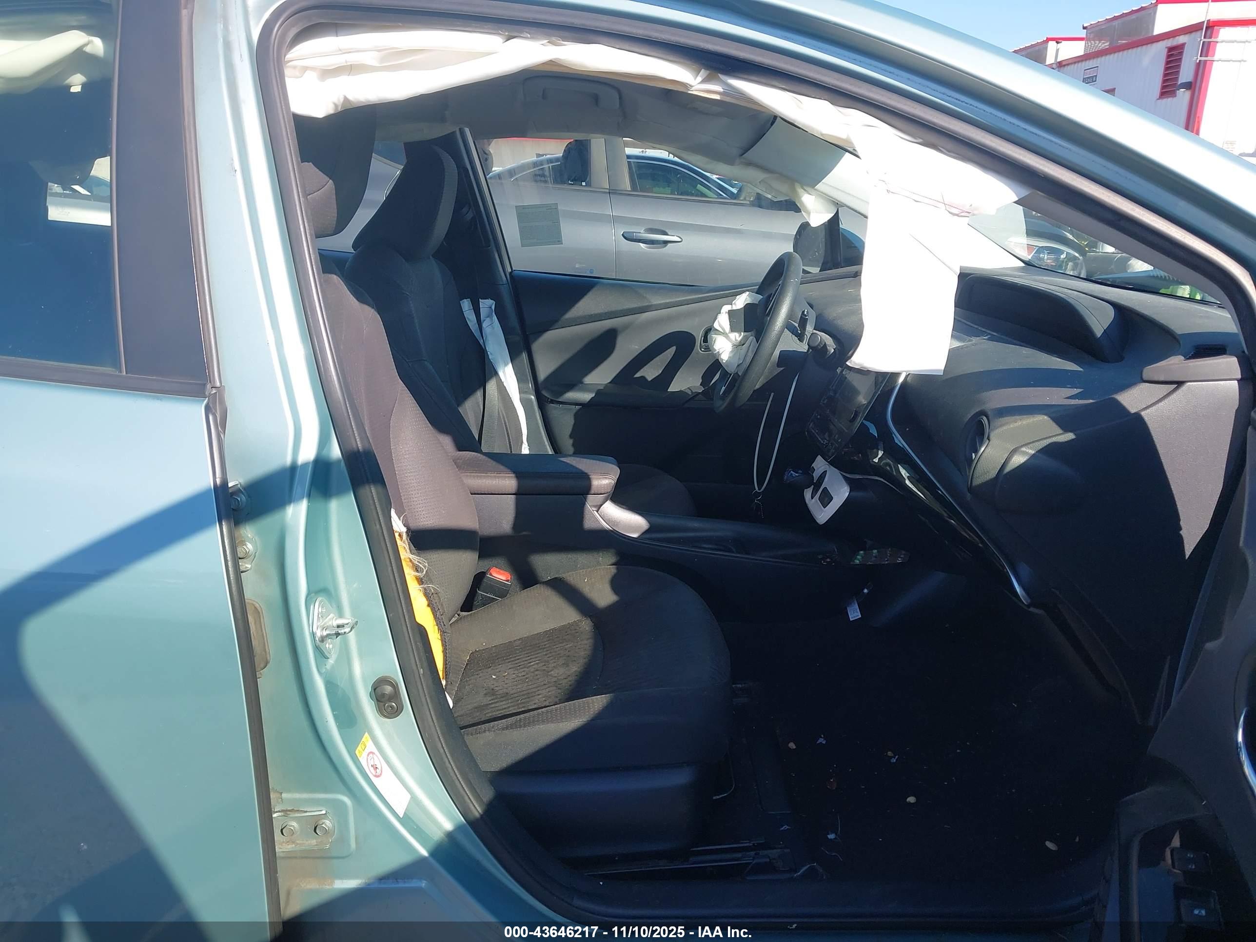 TOYOTA PRIUS image 5