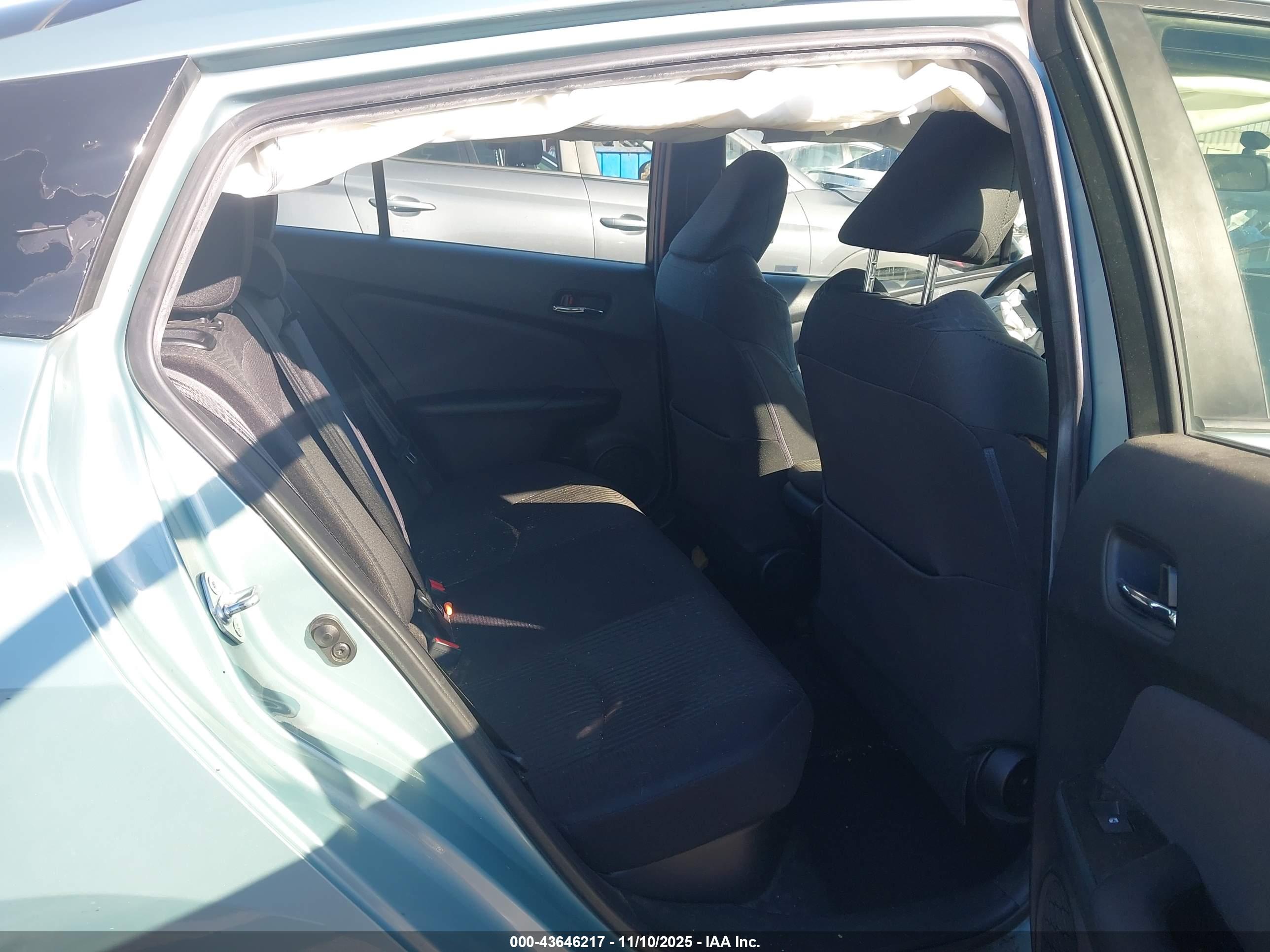 TOYOTA PRIUS image 8