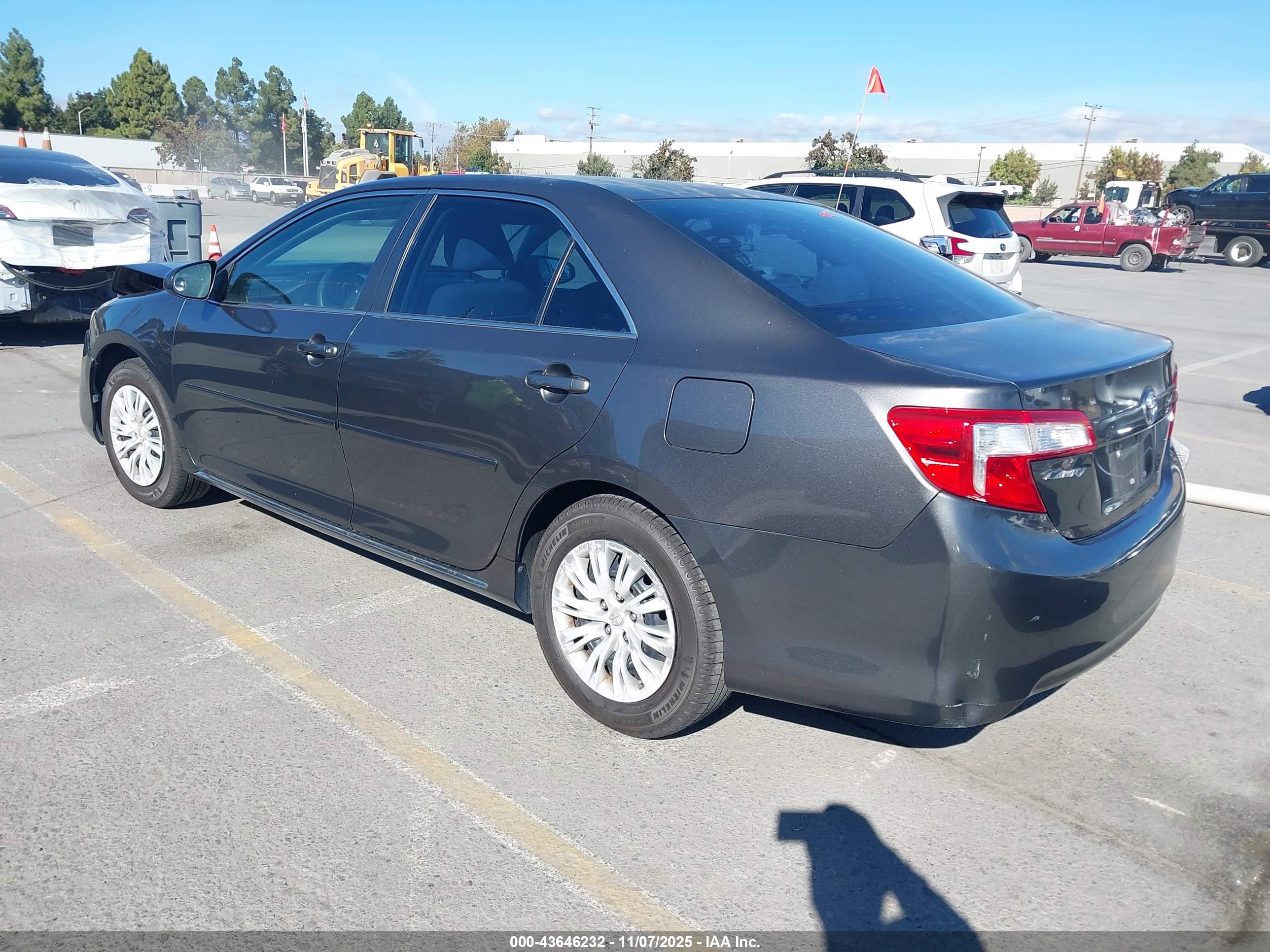 TOYOTA CAMRY image 3