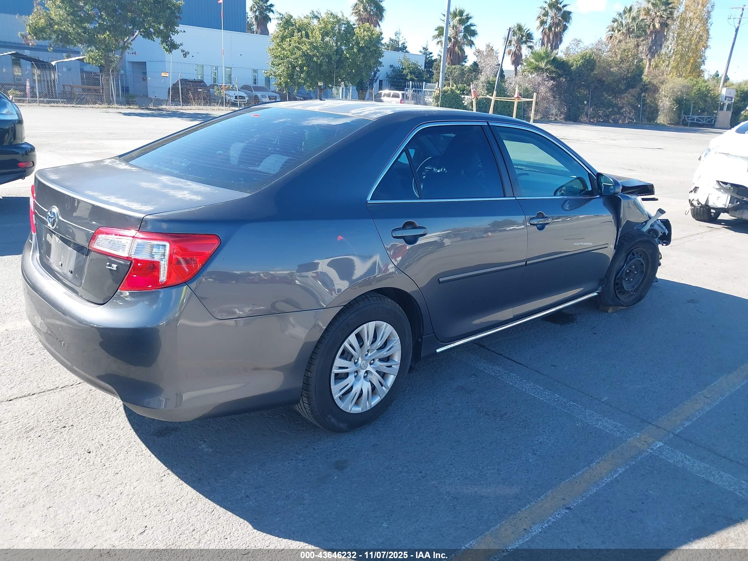 TOYOTA CAMRY image 4