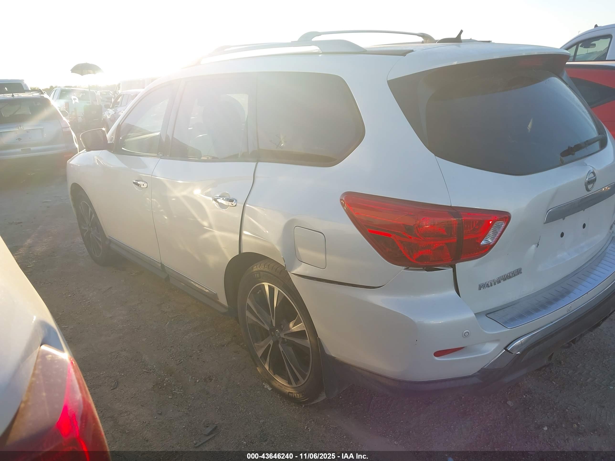 NISSAN PATHFINDER image 3