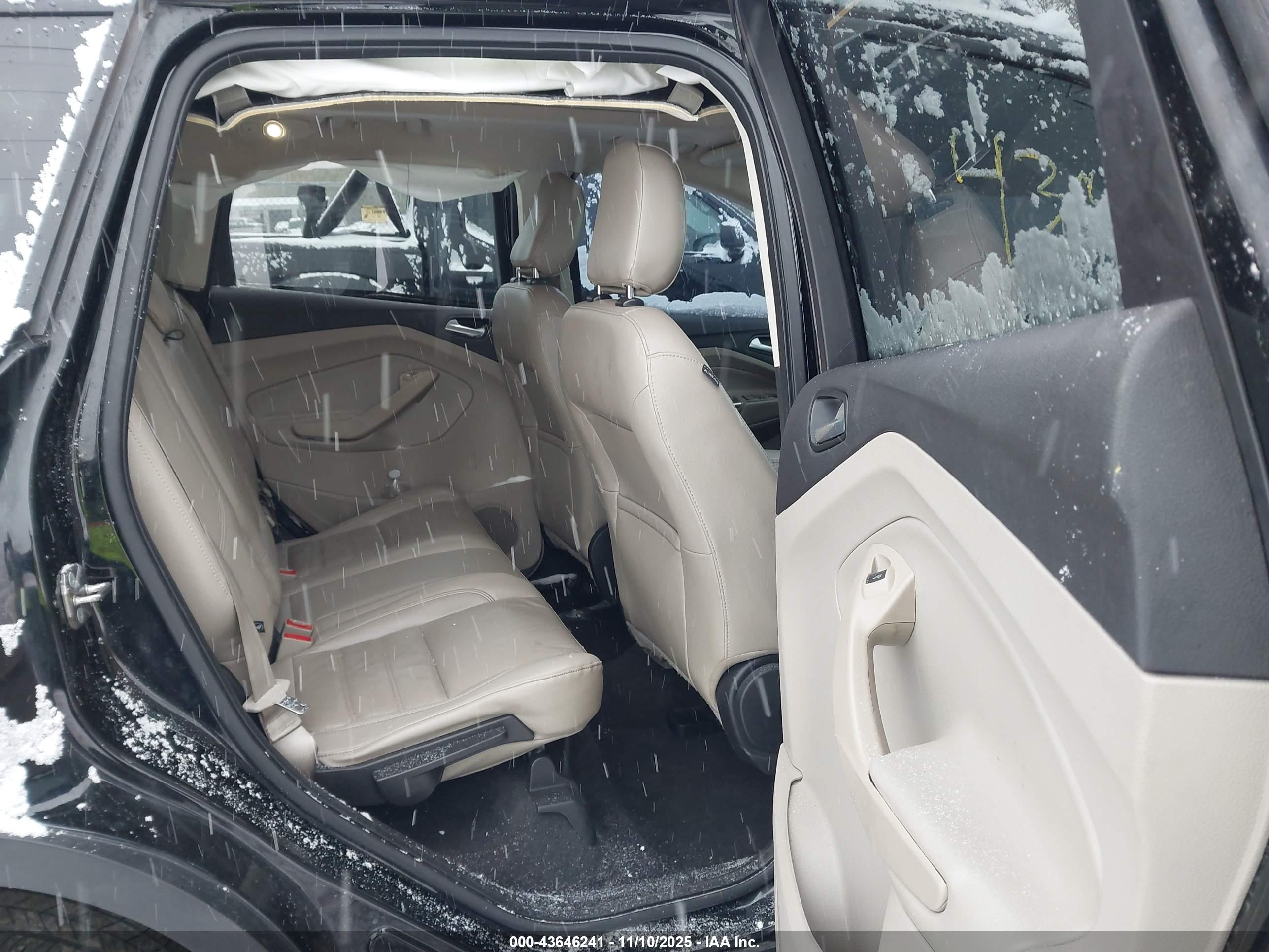 FORD ESCAPE image 8