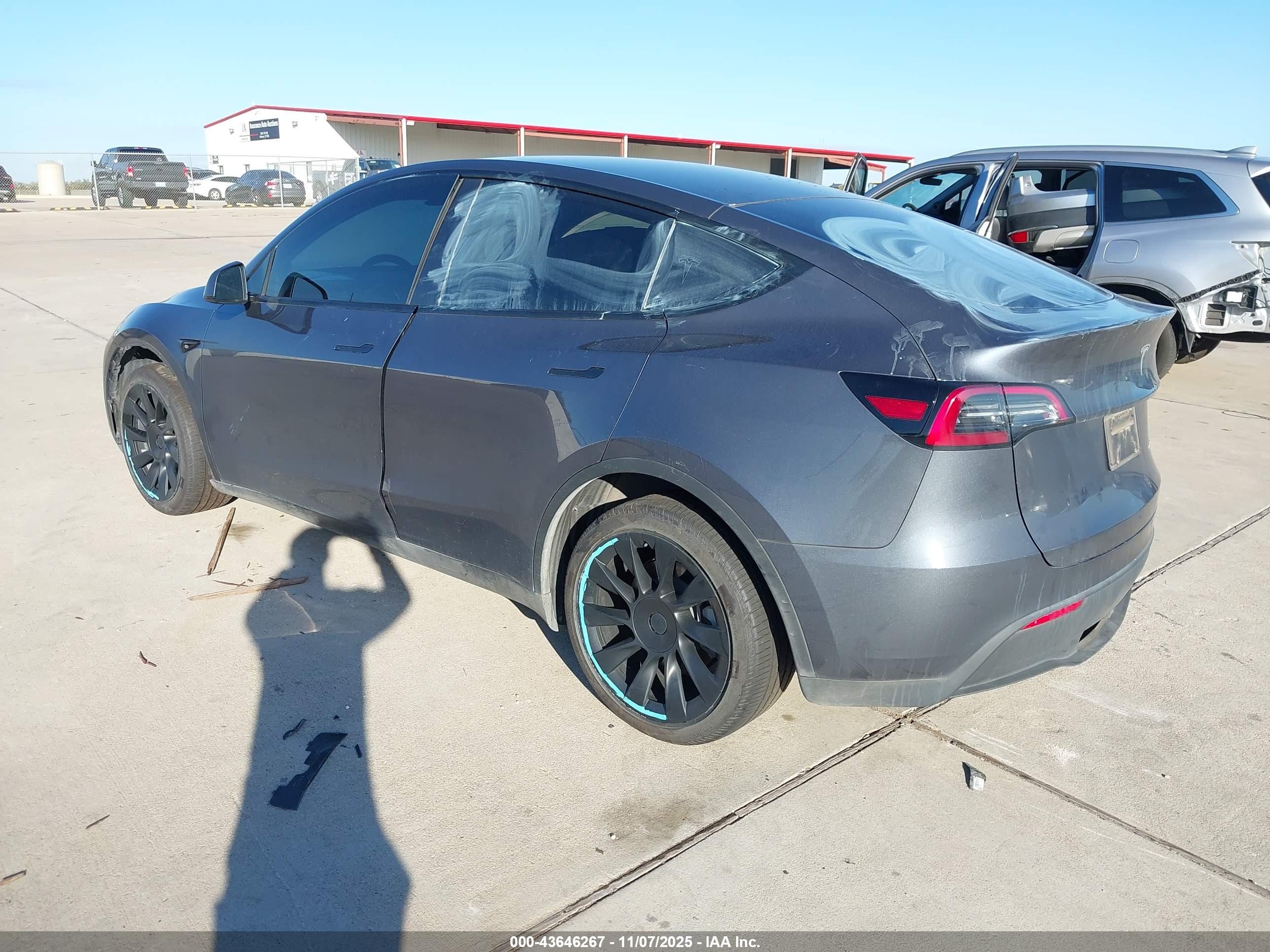TESLA MODEL image 3