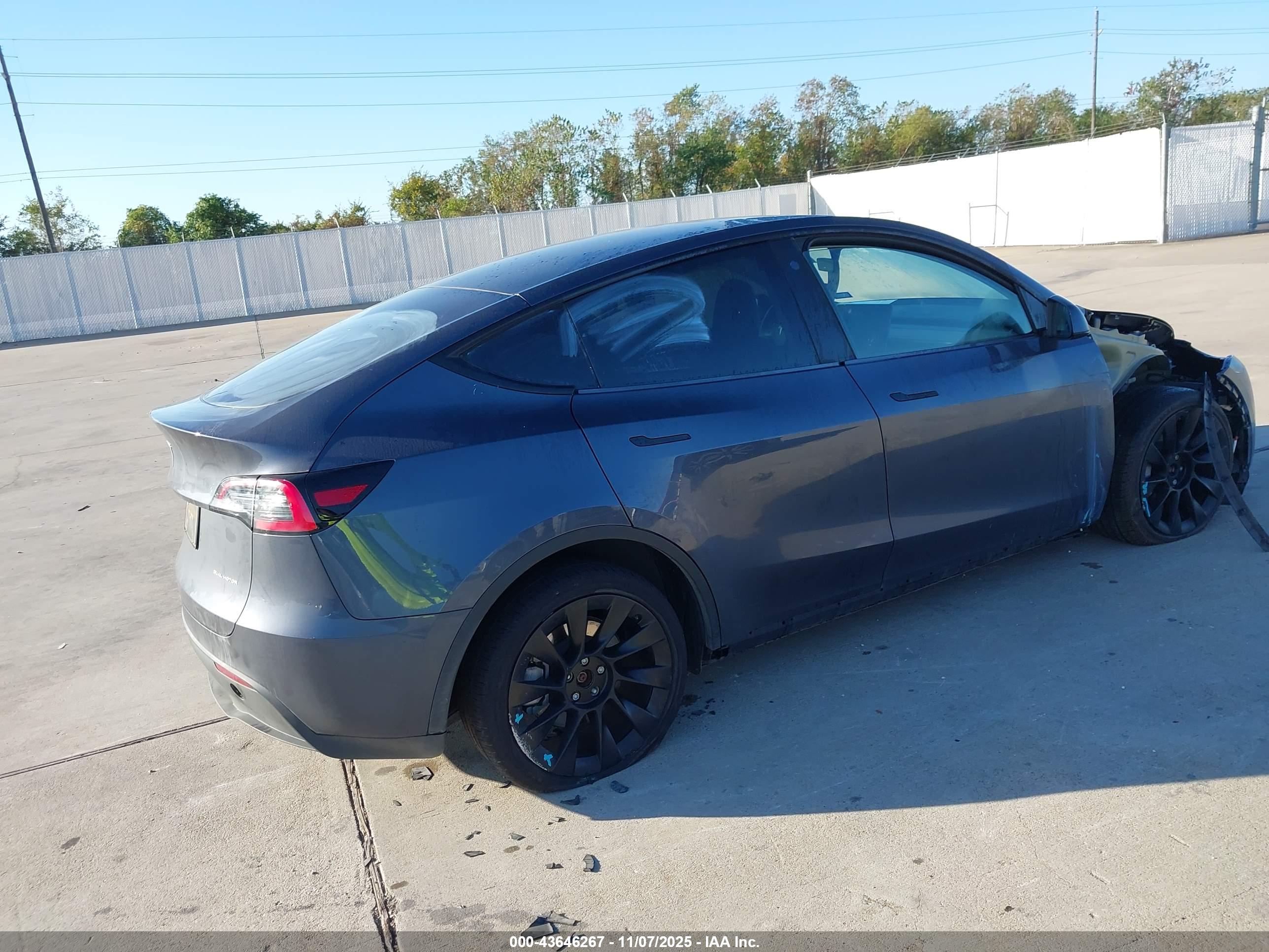 TESLA MODEL image 4