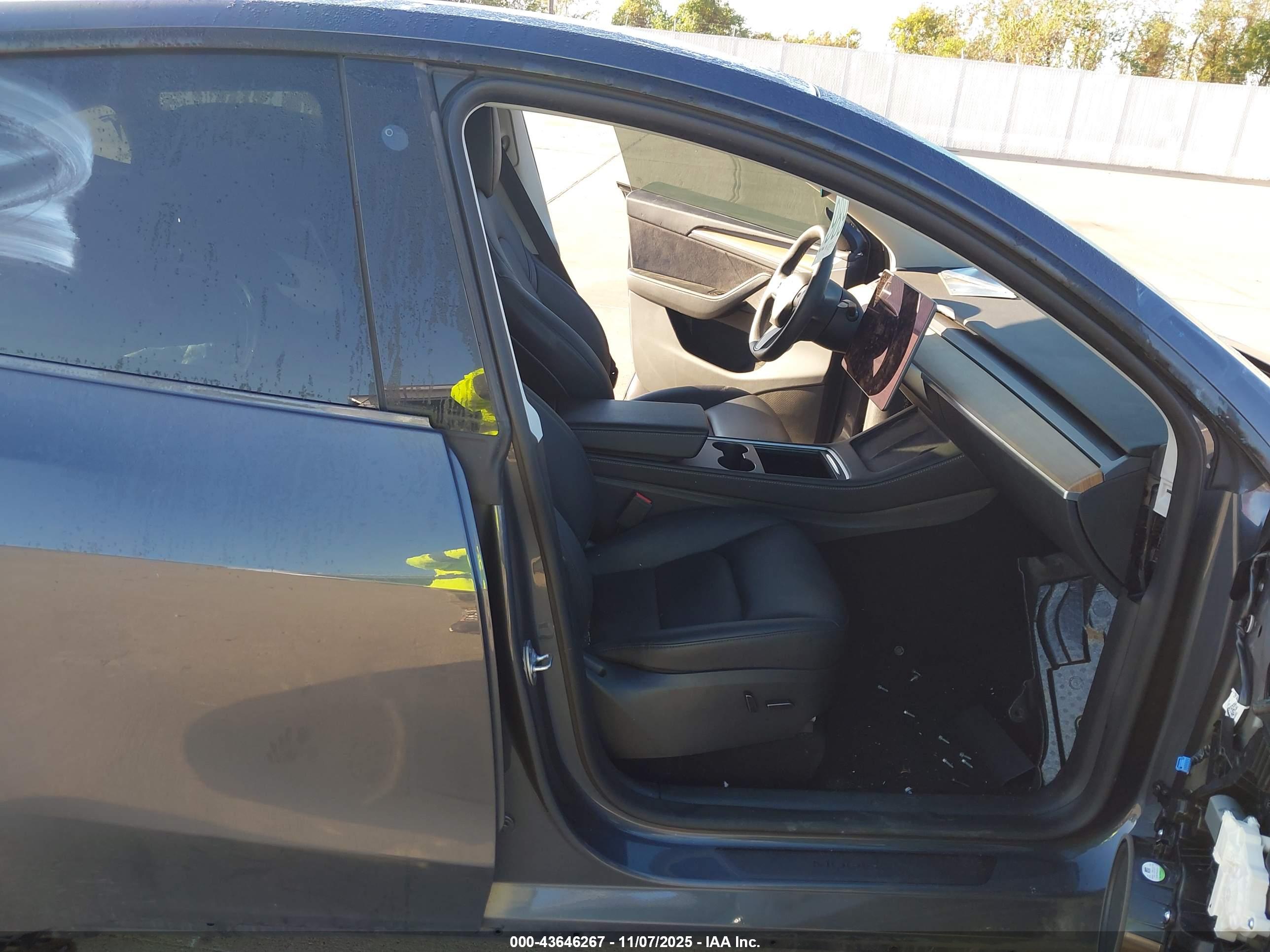 TESLA MODEL image 5
