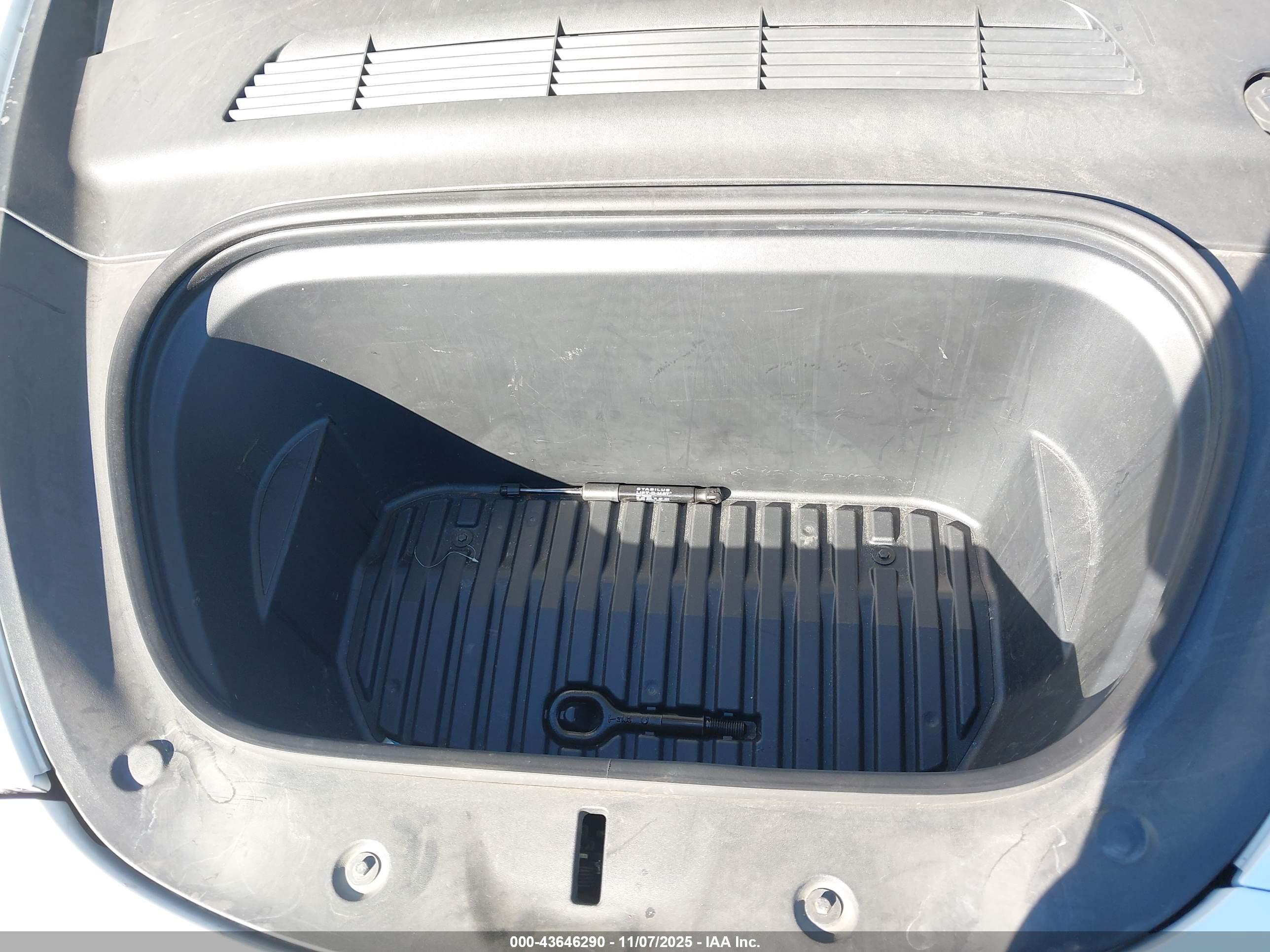 TESLA MODEL image 10