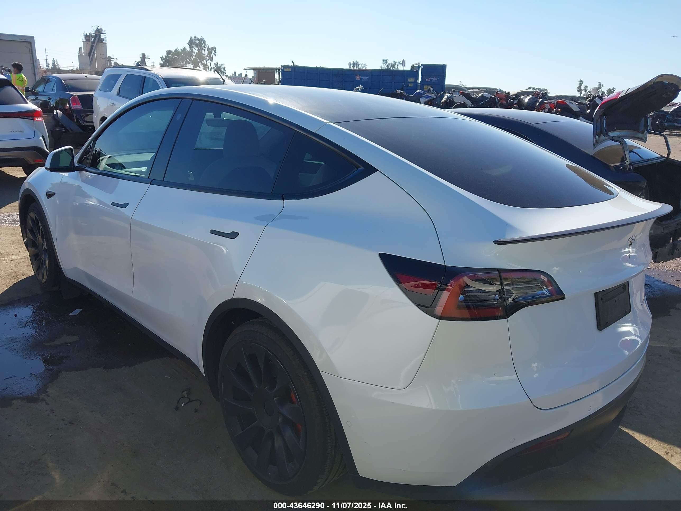 TESLA MODEL image 3