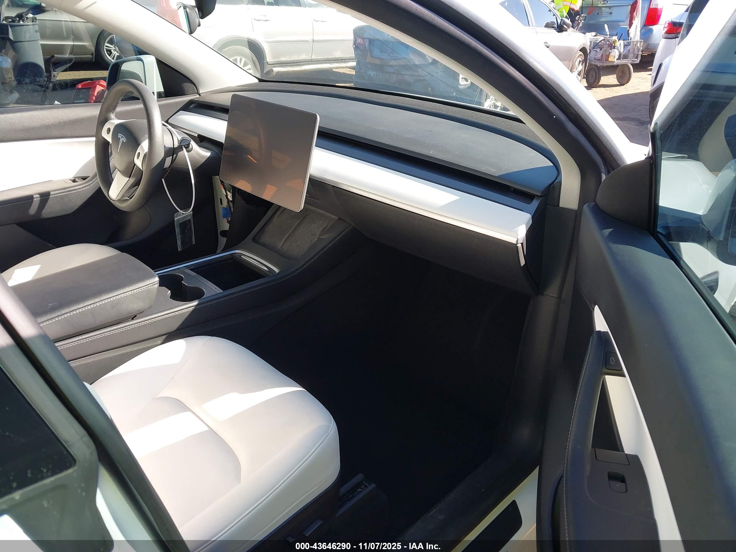 TESLA MODEL image 5