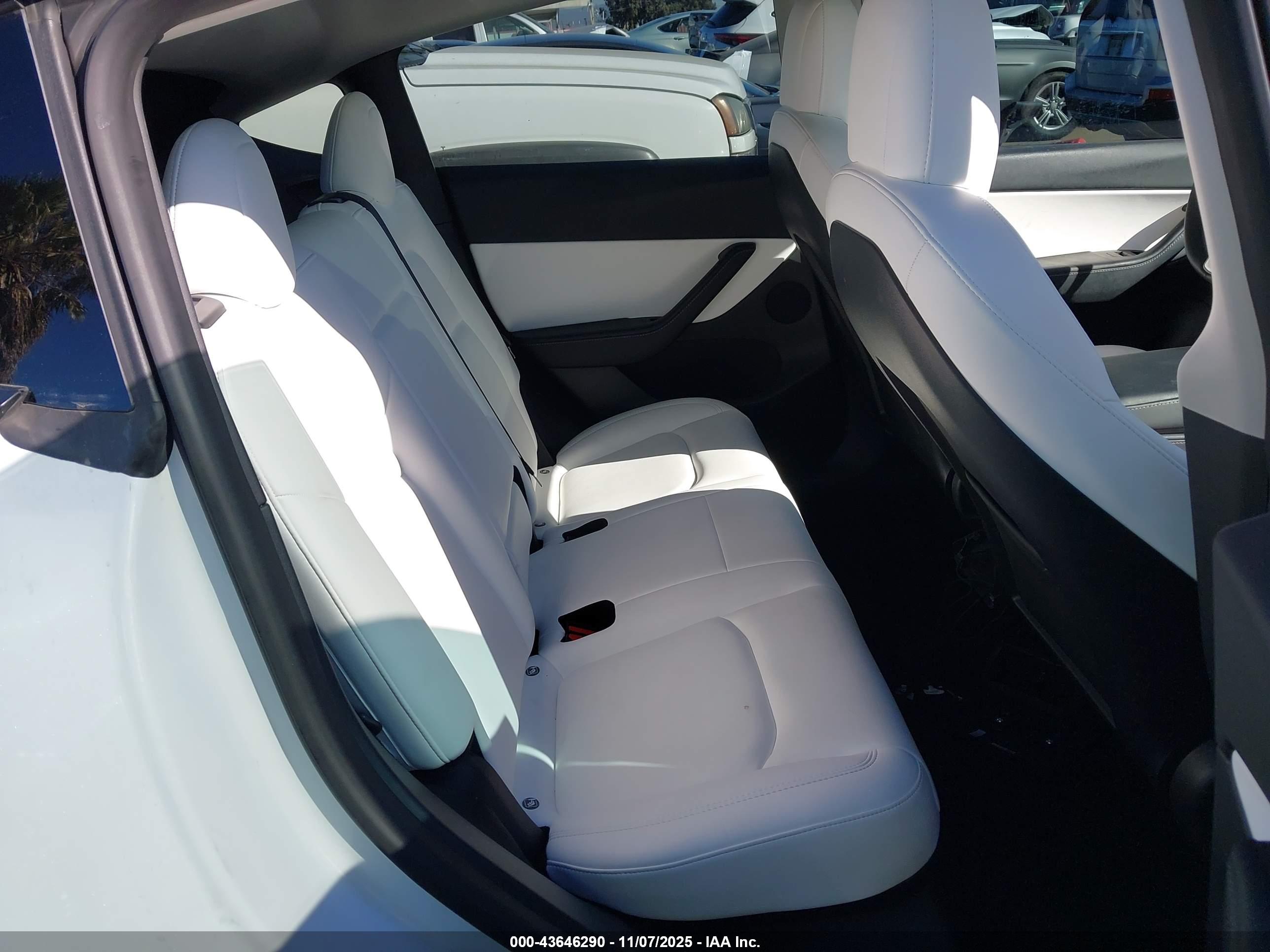 TESLA MODEL image 8