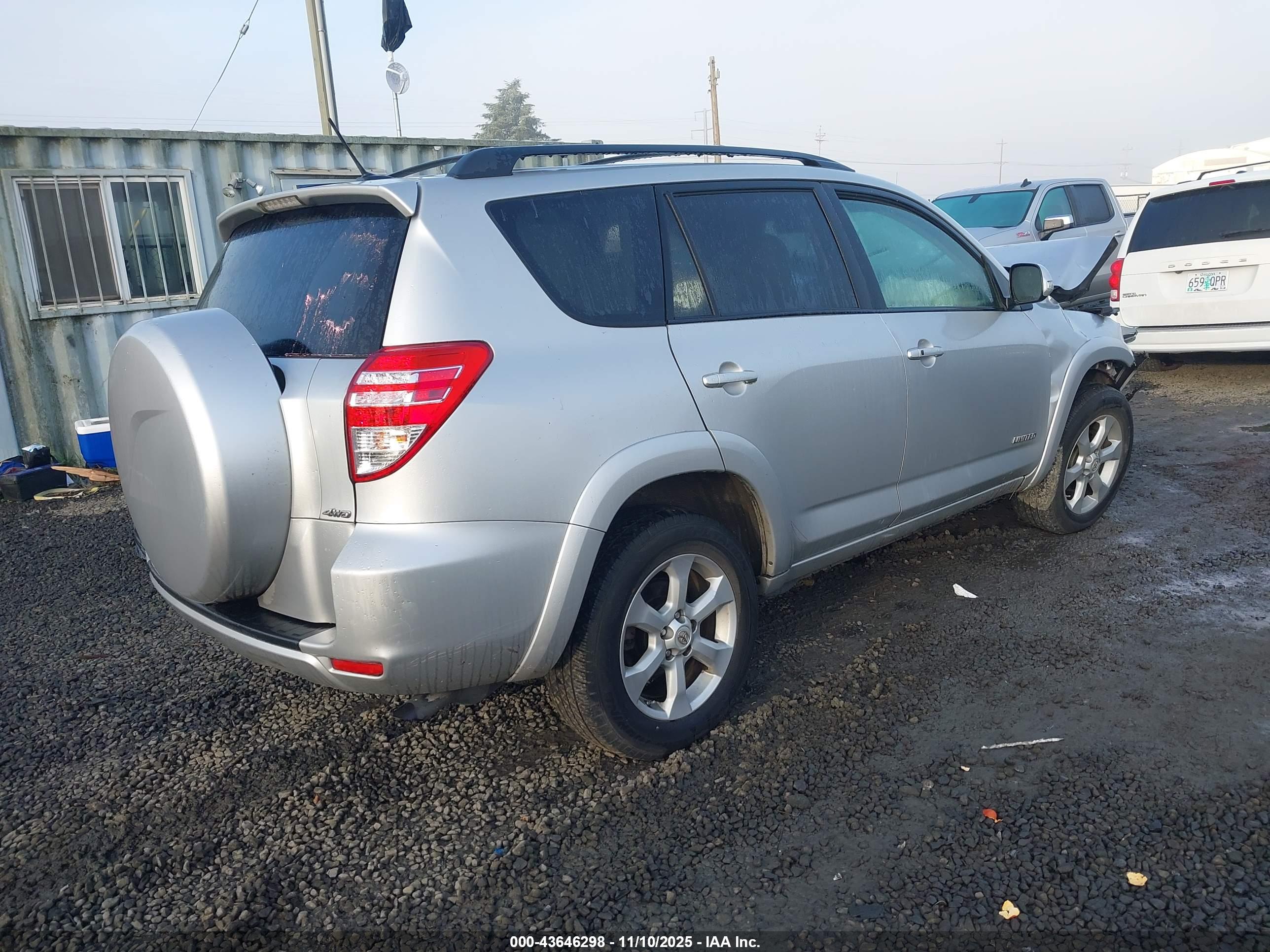 TOYOTA RAV4 image 4