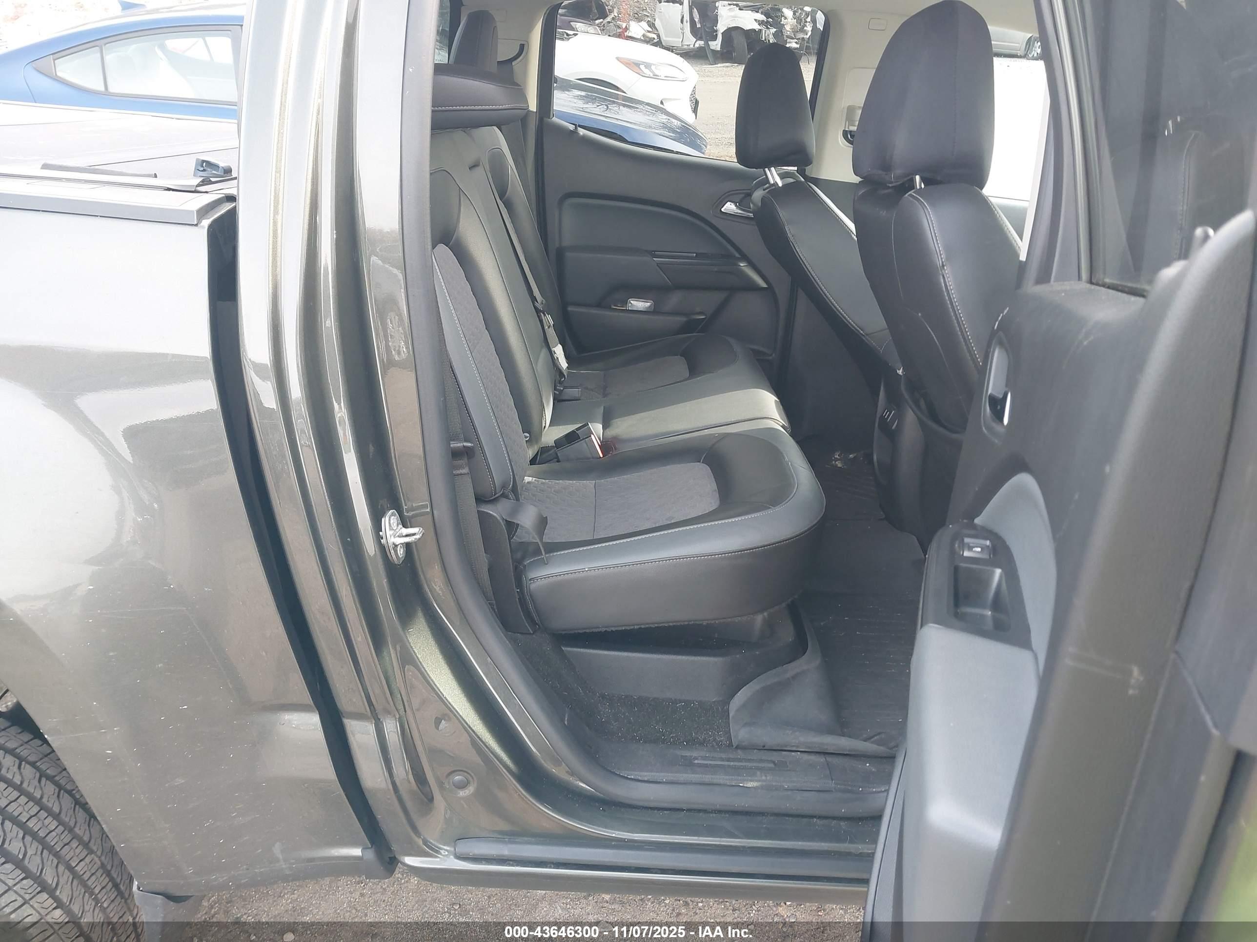 CHEVROLET COLORADO image 8
