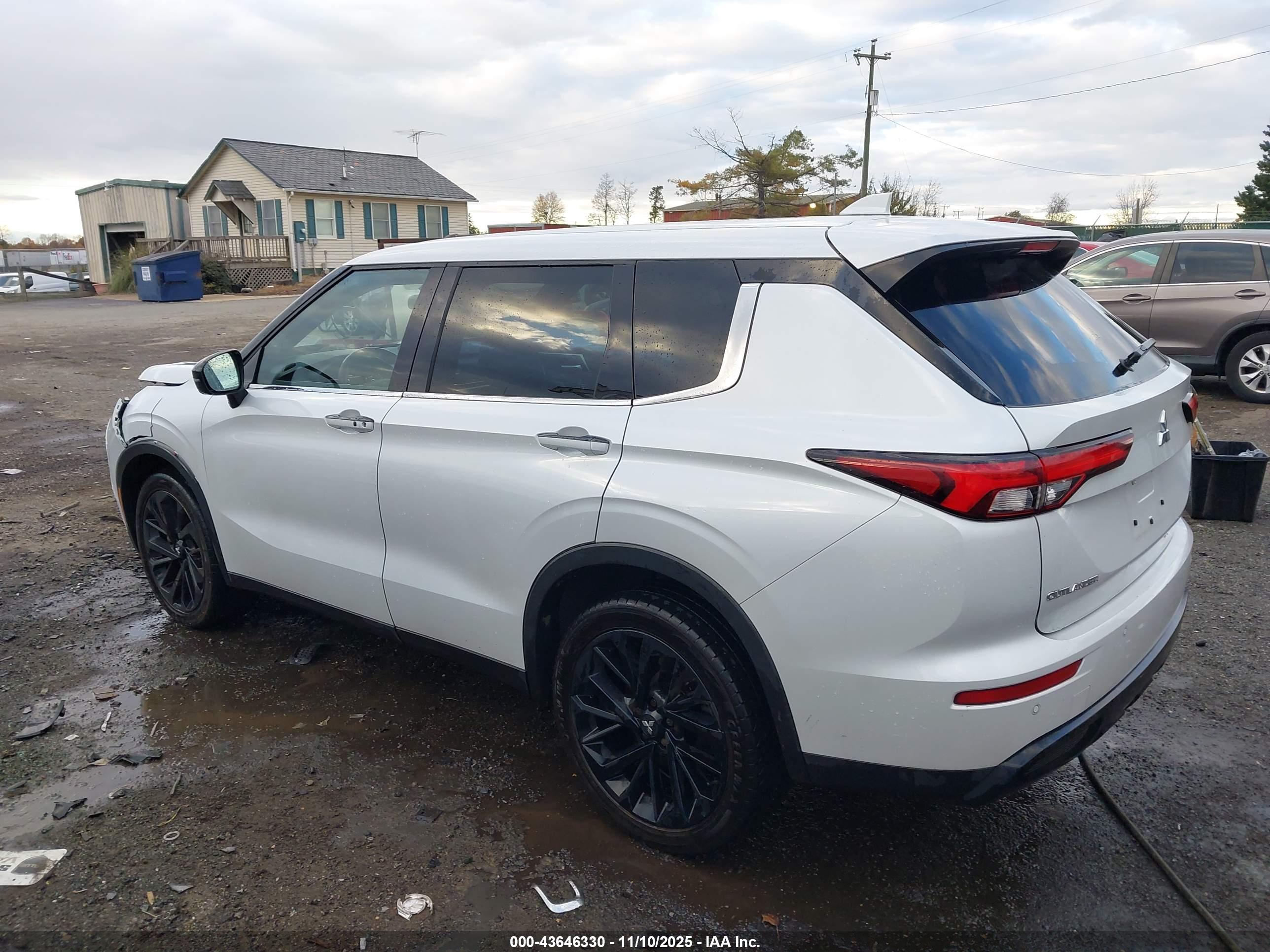MITSUBISHI OUTLANDER image 3