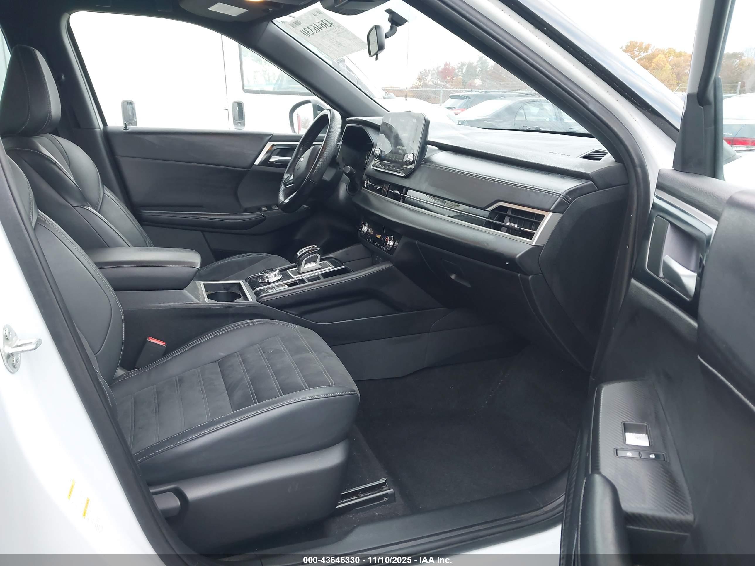 MITSUBISHI OUTLANDER image 5