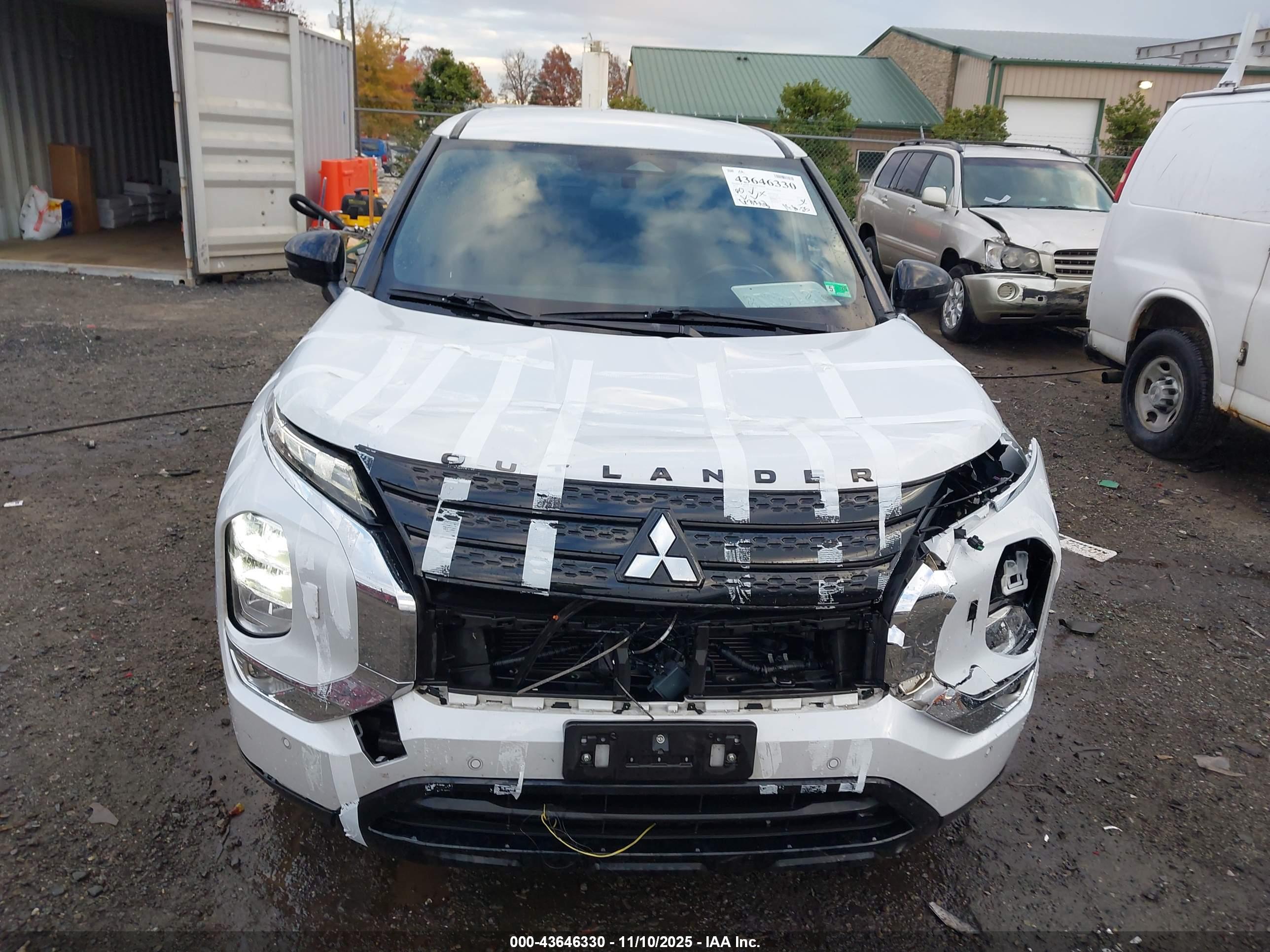 MITSUBISHI OUTLANDER image 6