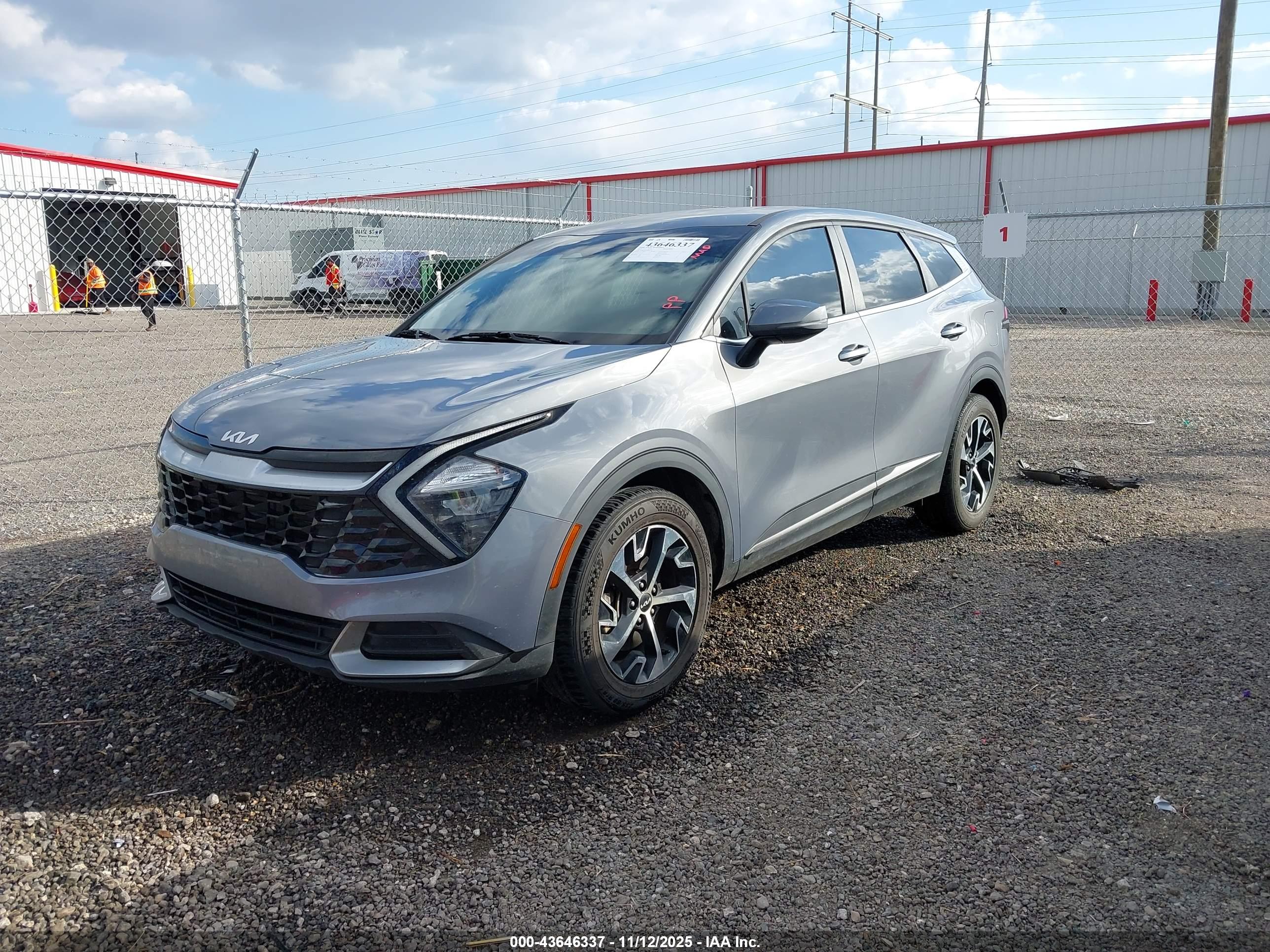 KIA SPORTAGE image 2