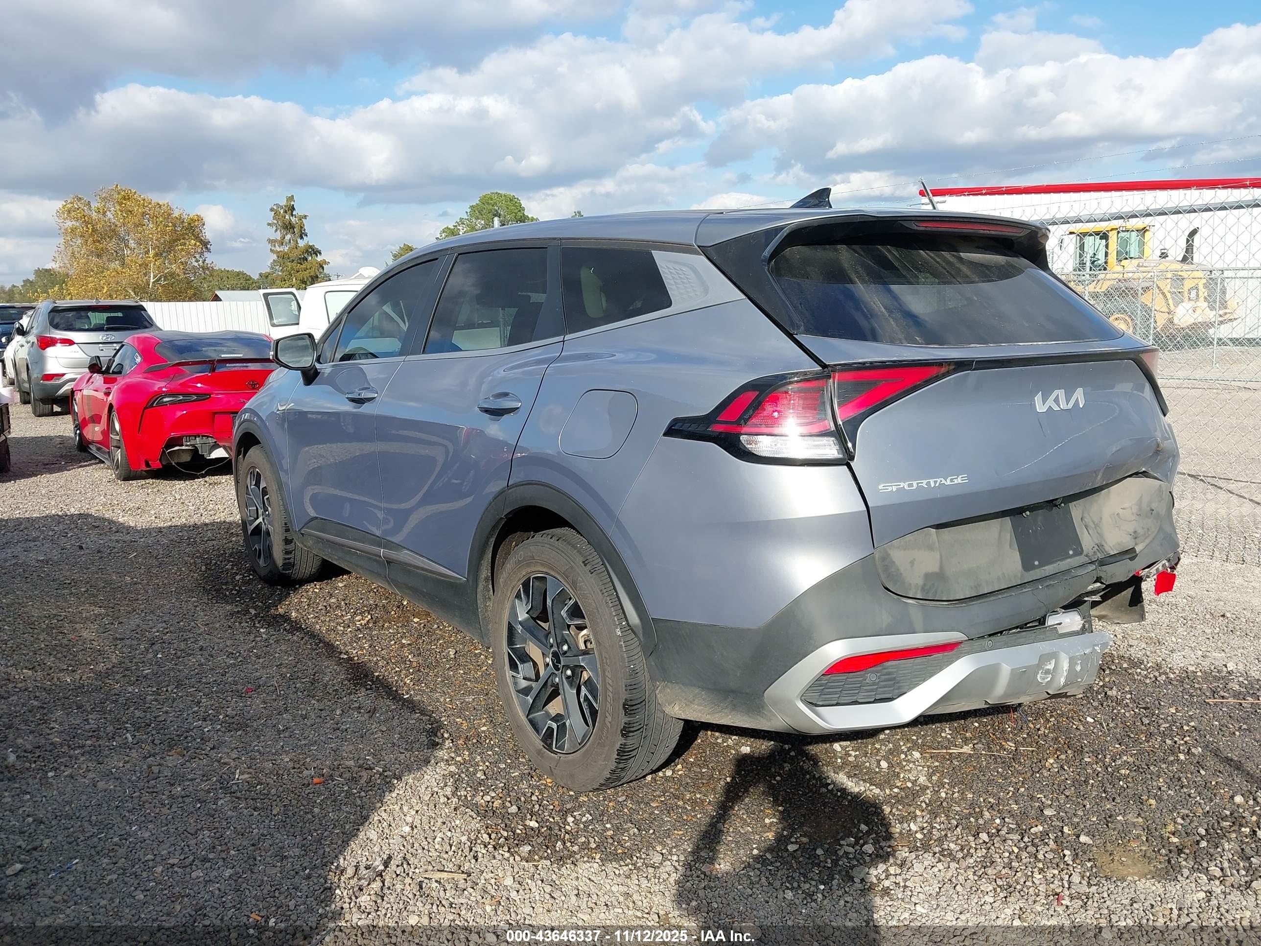 KIA SPORTAGE image 3