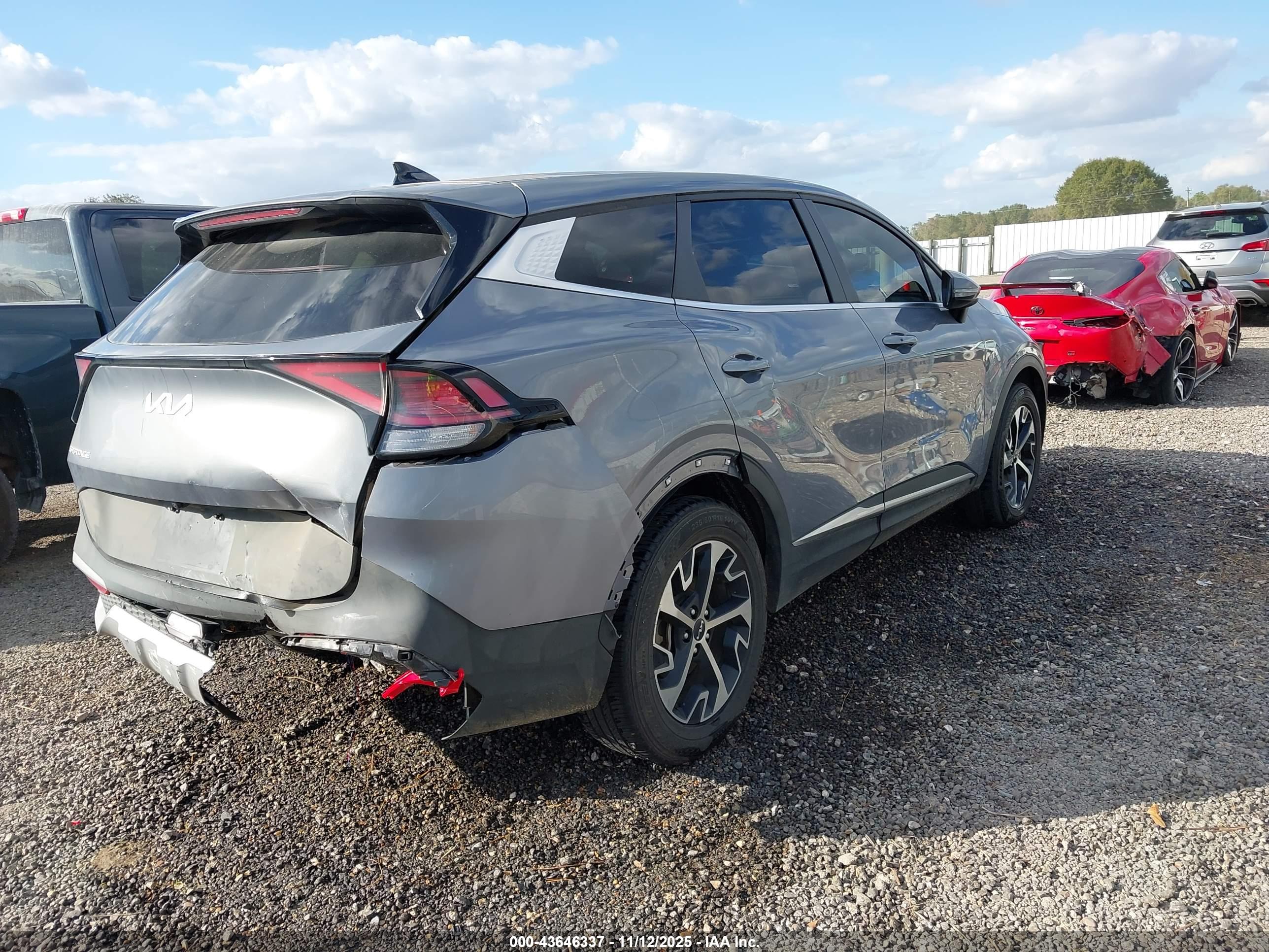 KIA SPORTAGE image 4