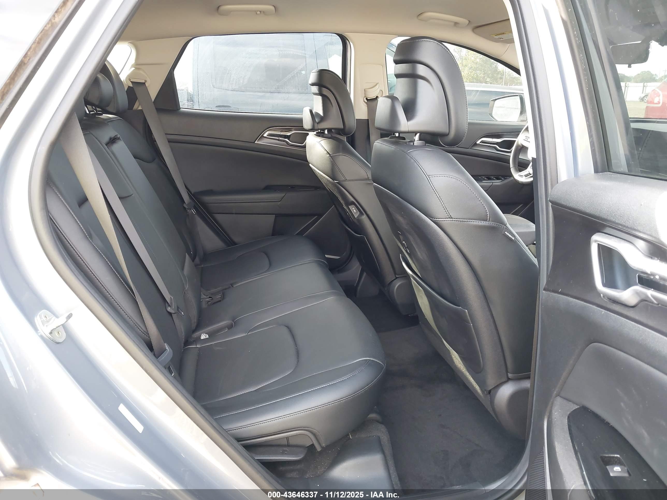 KIA SPORTAGE image 8