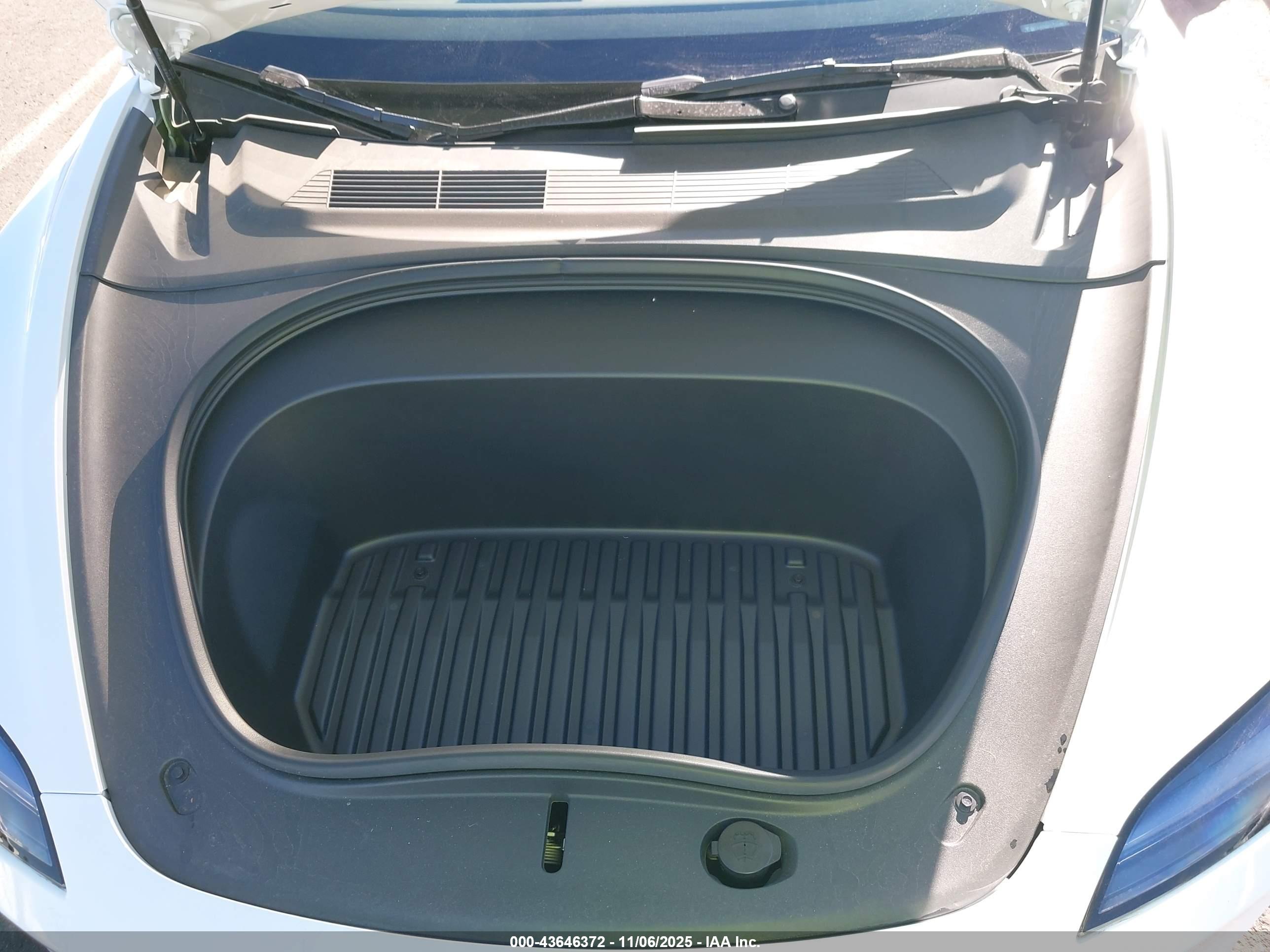 TESLA MODEL image 10