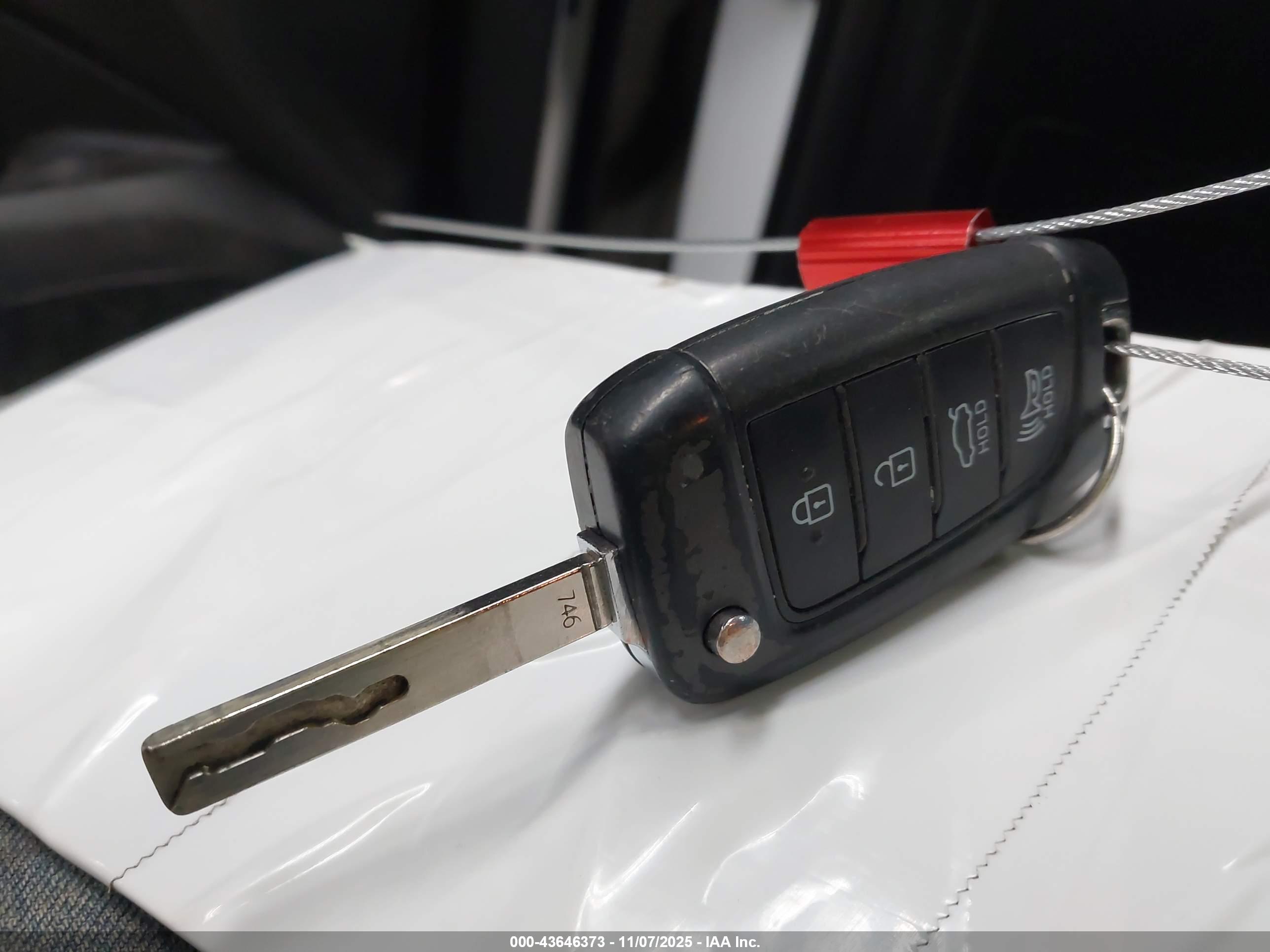 HYUNDAI ACCENT image 11