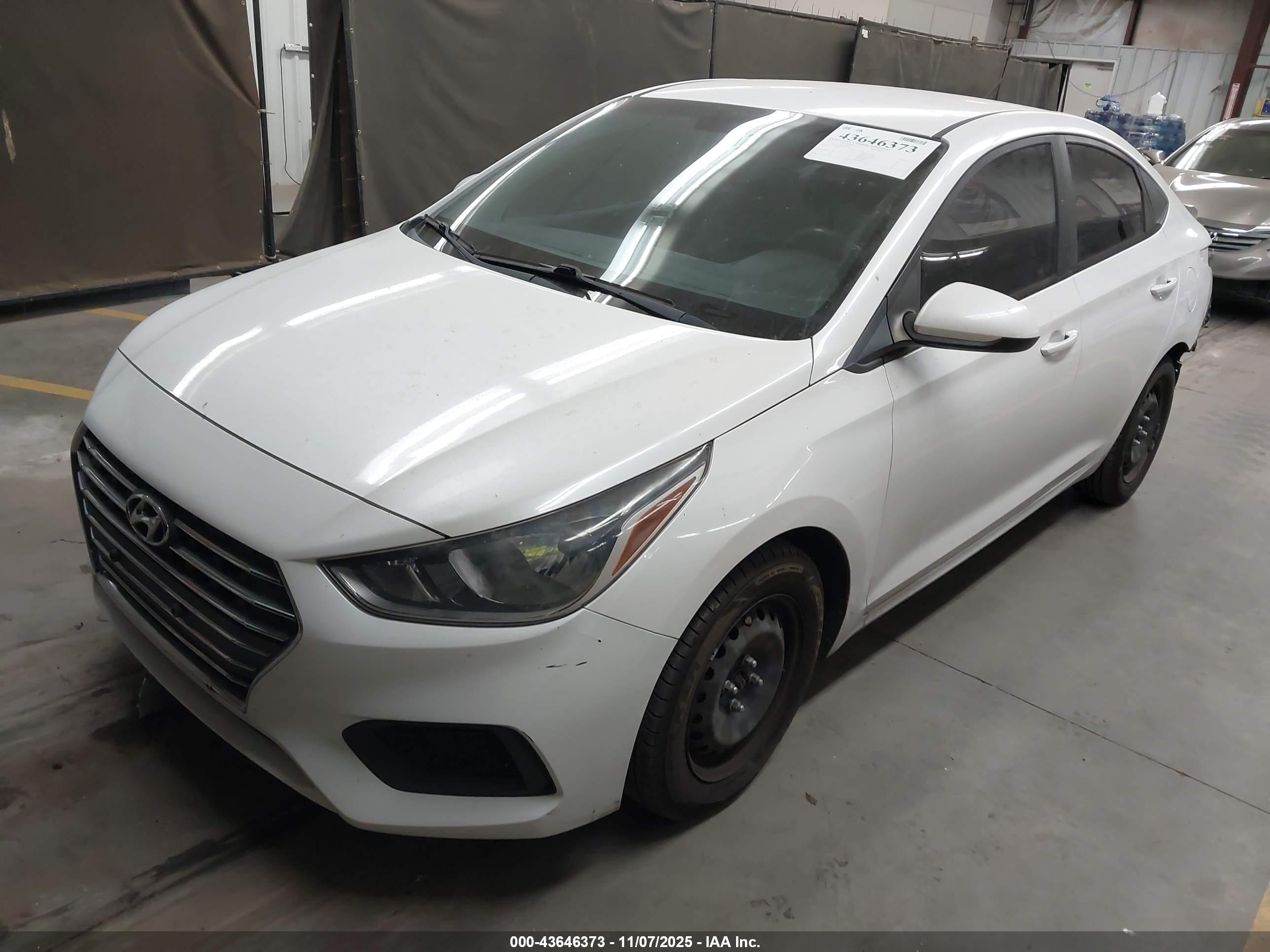 HYUNDAI ACCENT image 2