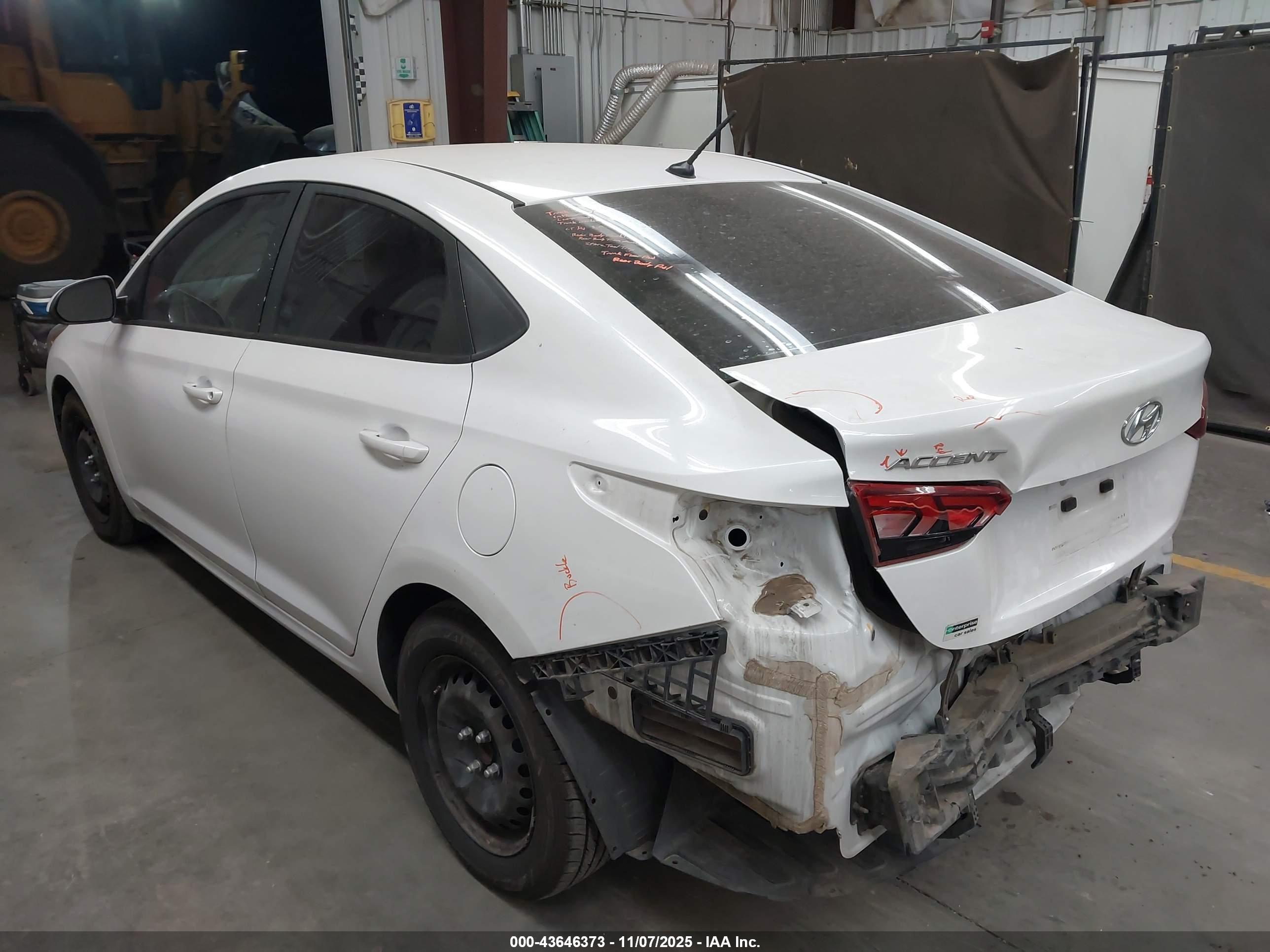 HYUNDAI ACCENT image 3