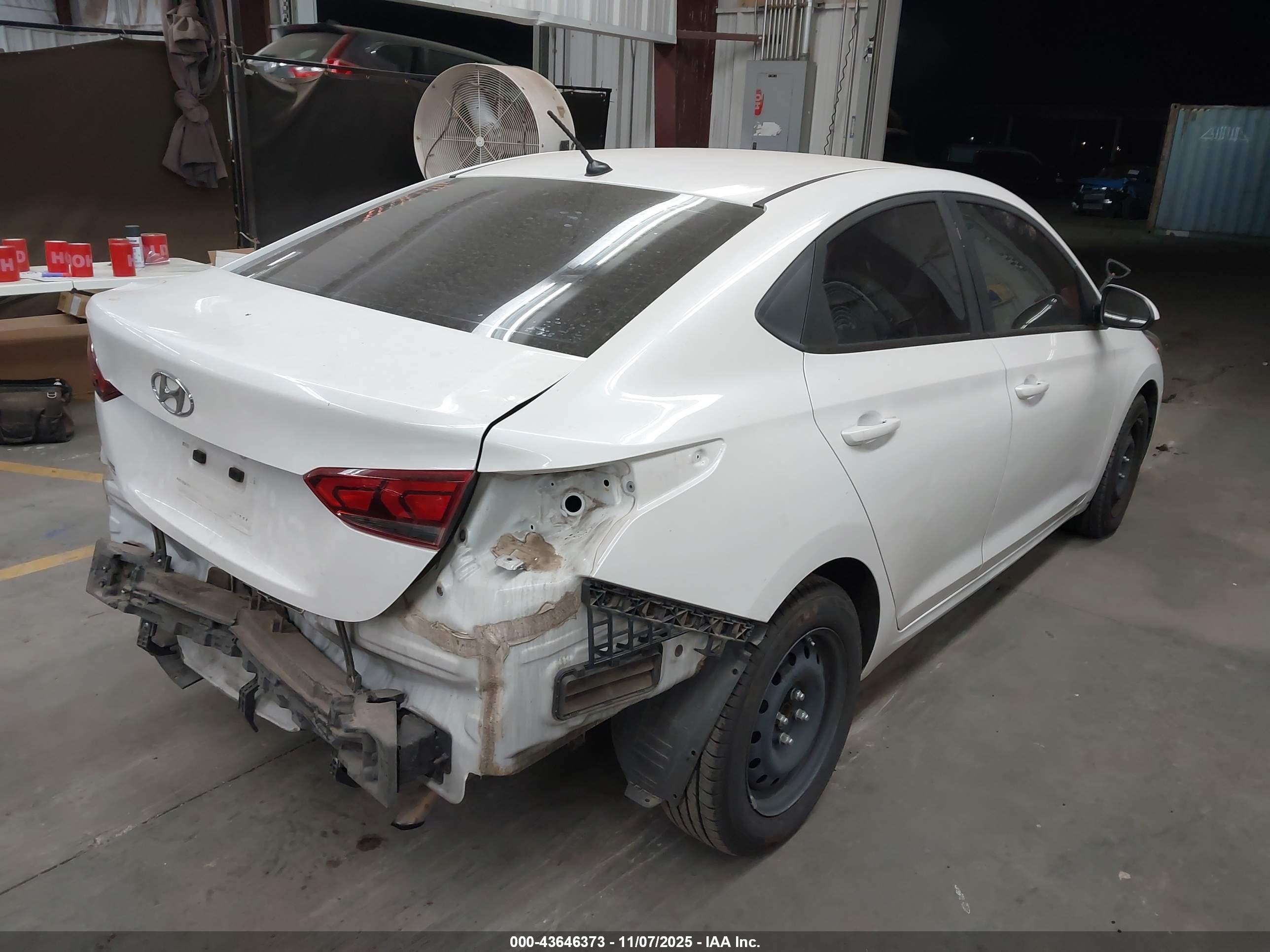 HYUNDAI ACCENT image 4