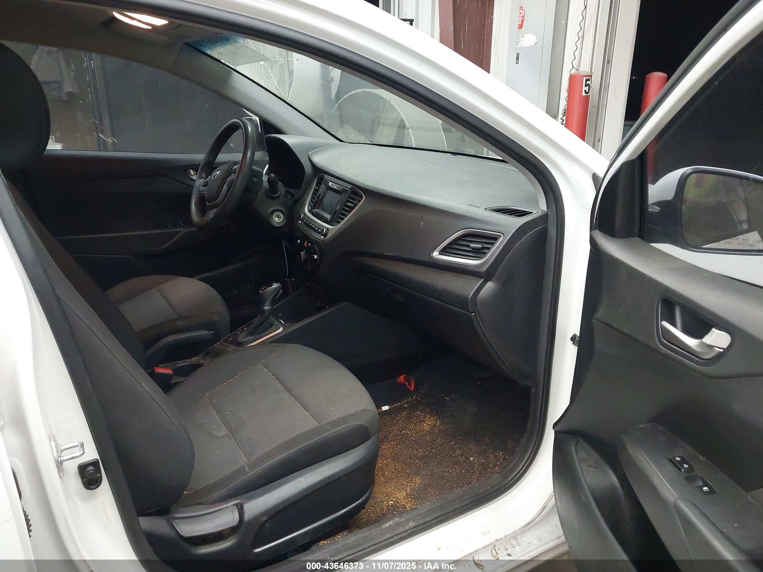HYUNDAI ACCENT image 5
