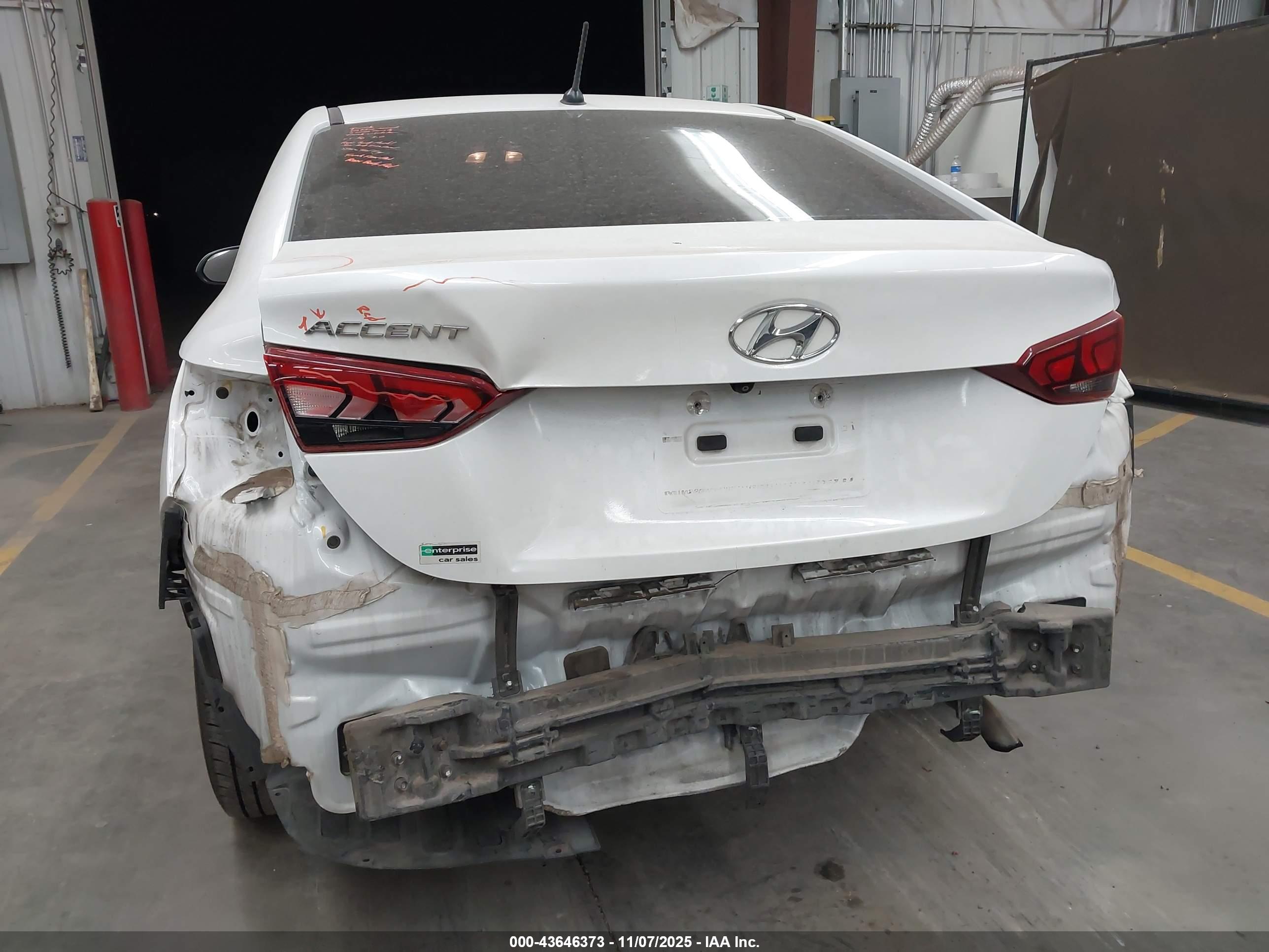 HYUNDAI ACCENT image 6