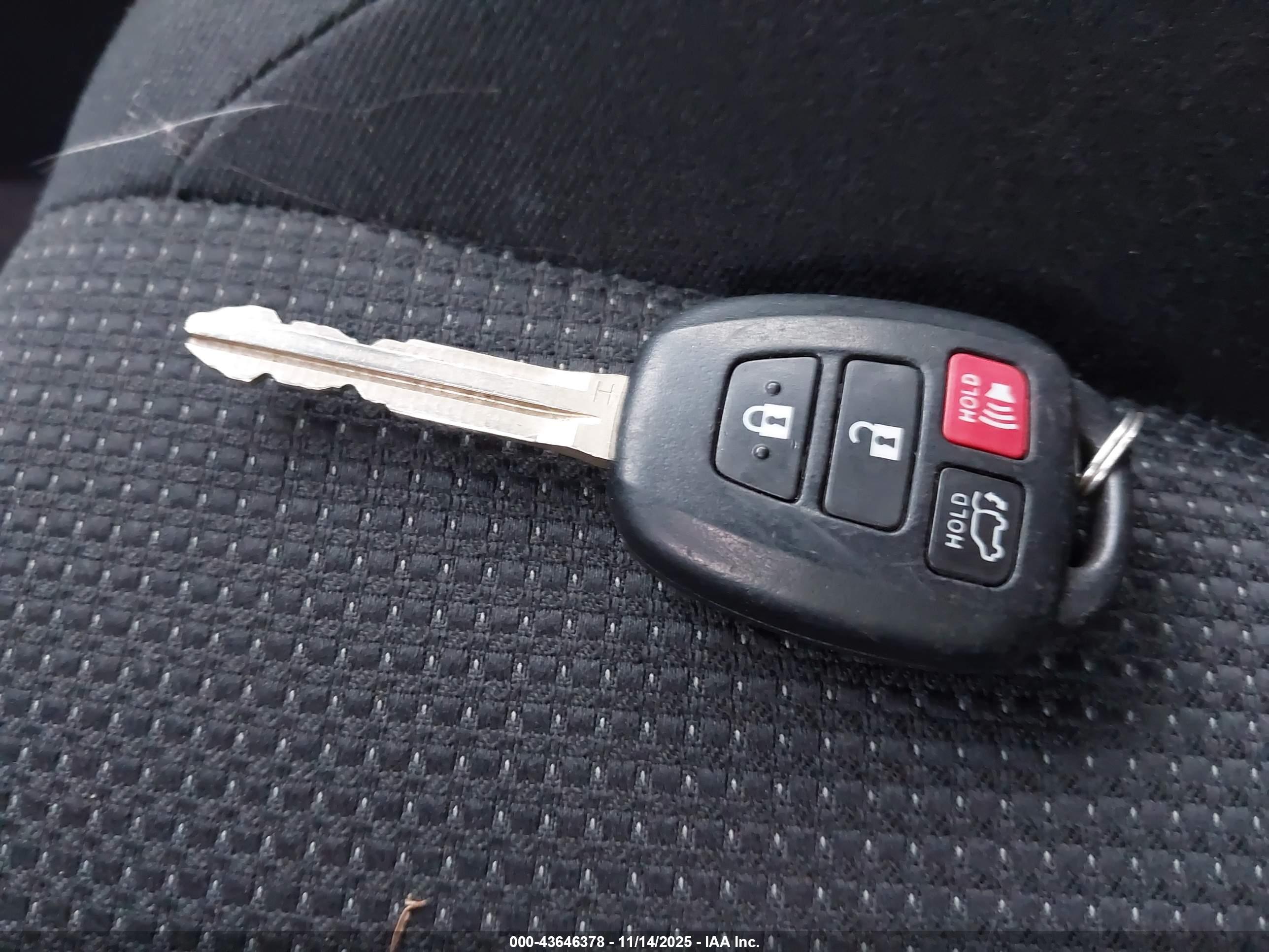 TOYOTA RAV4 image 11