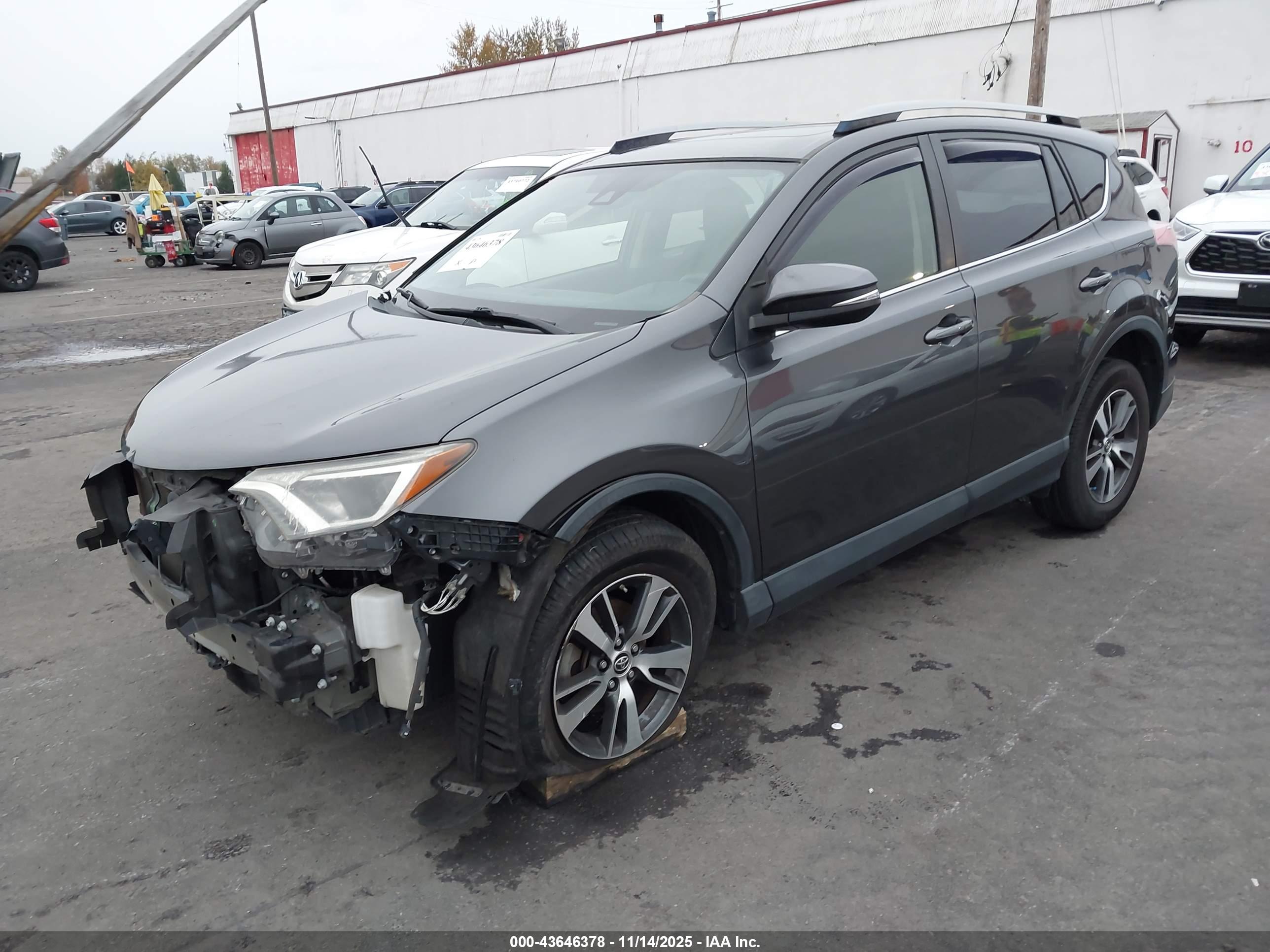 TOYOTA RAV4 image 2