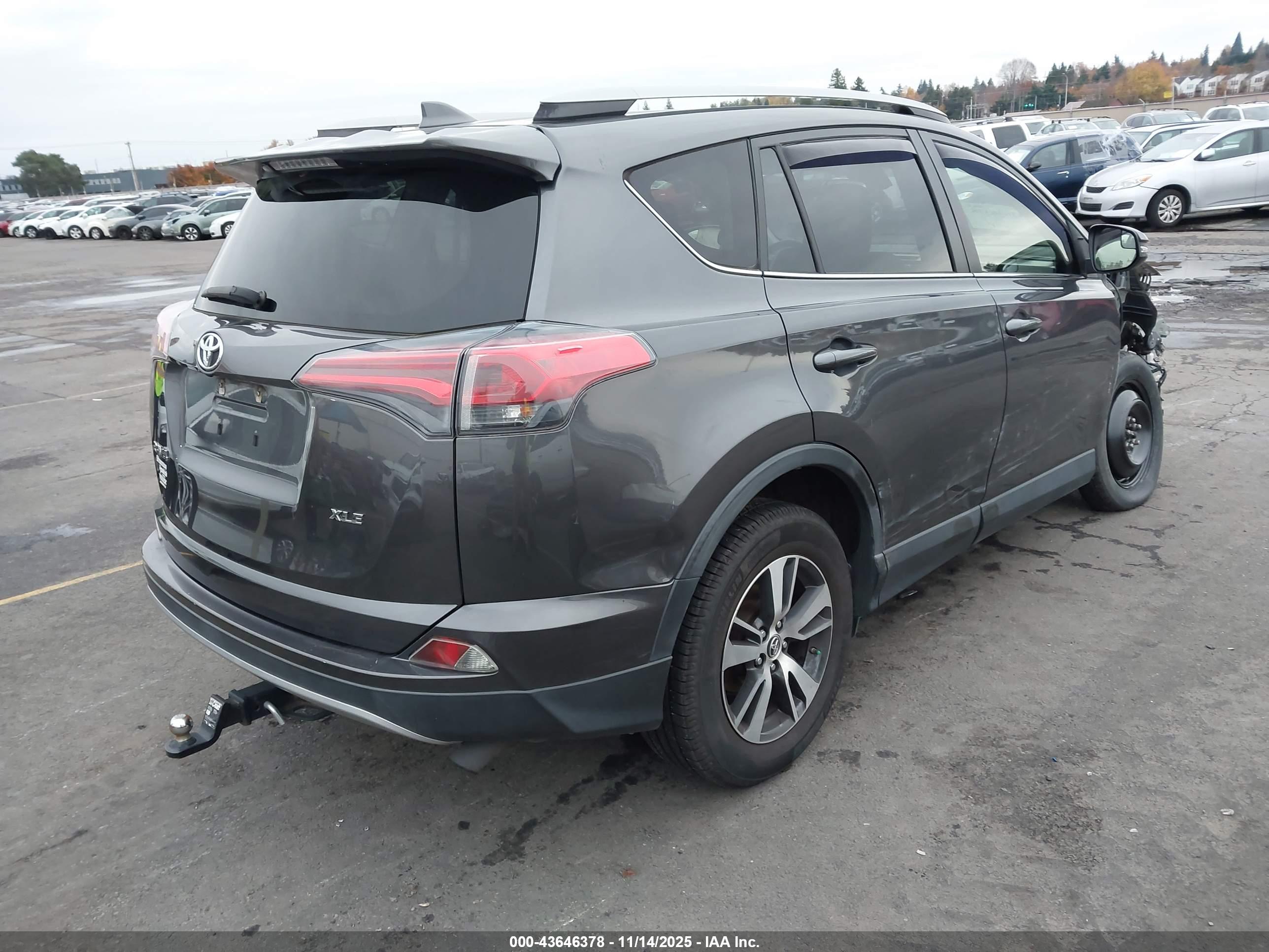 TOYOTA RAV4 image 4