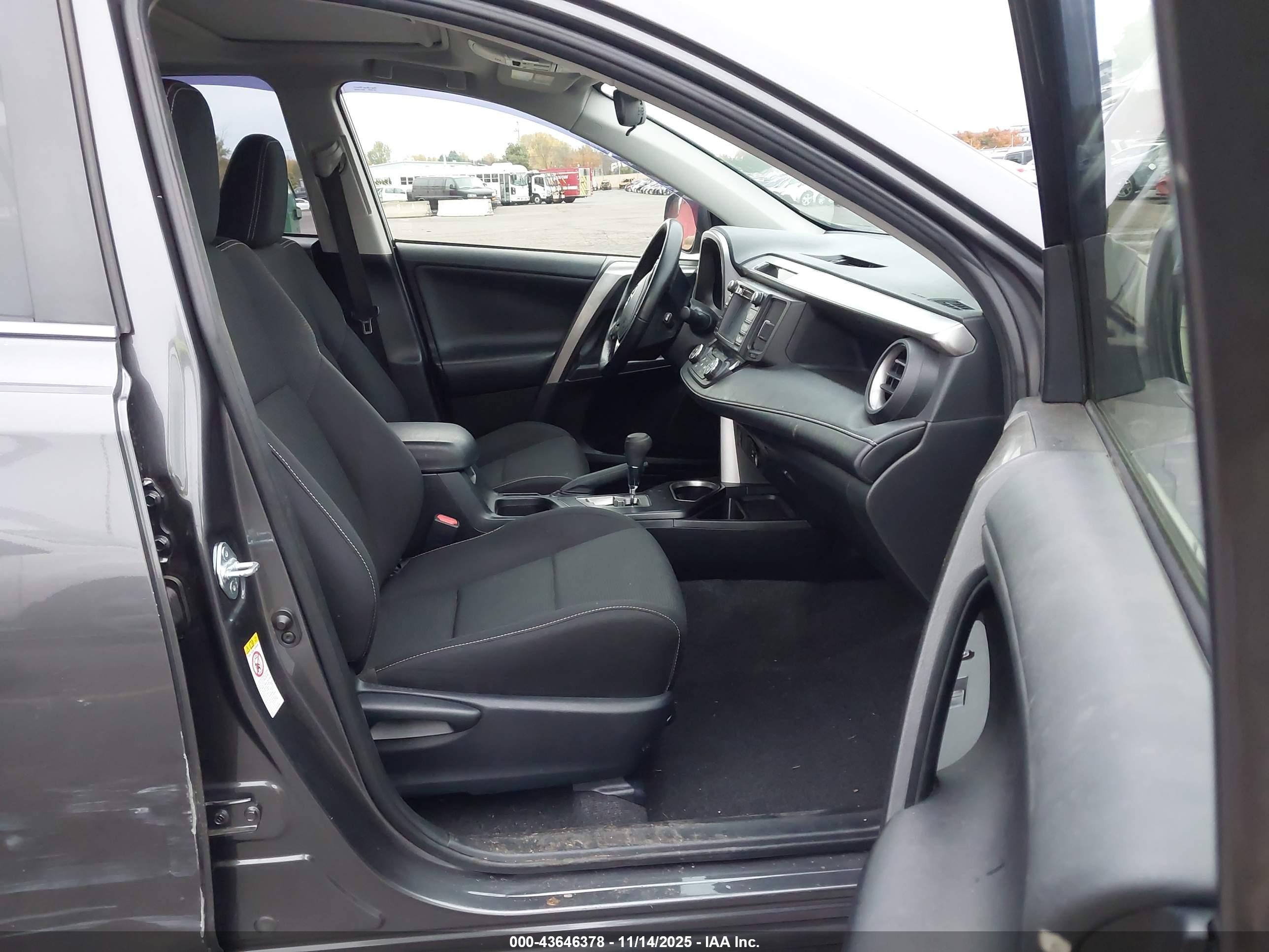 TOYOTA RAV4 image 5