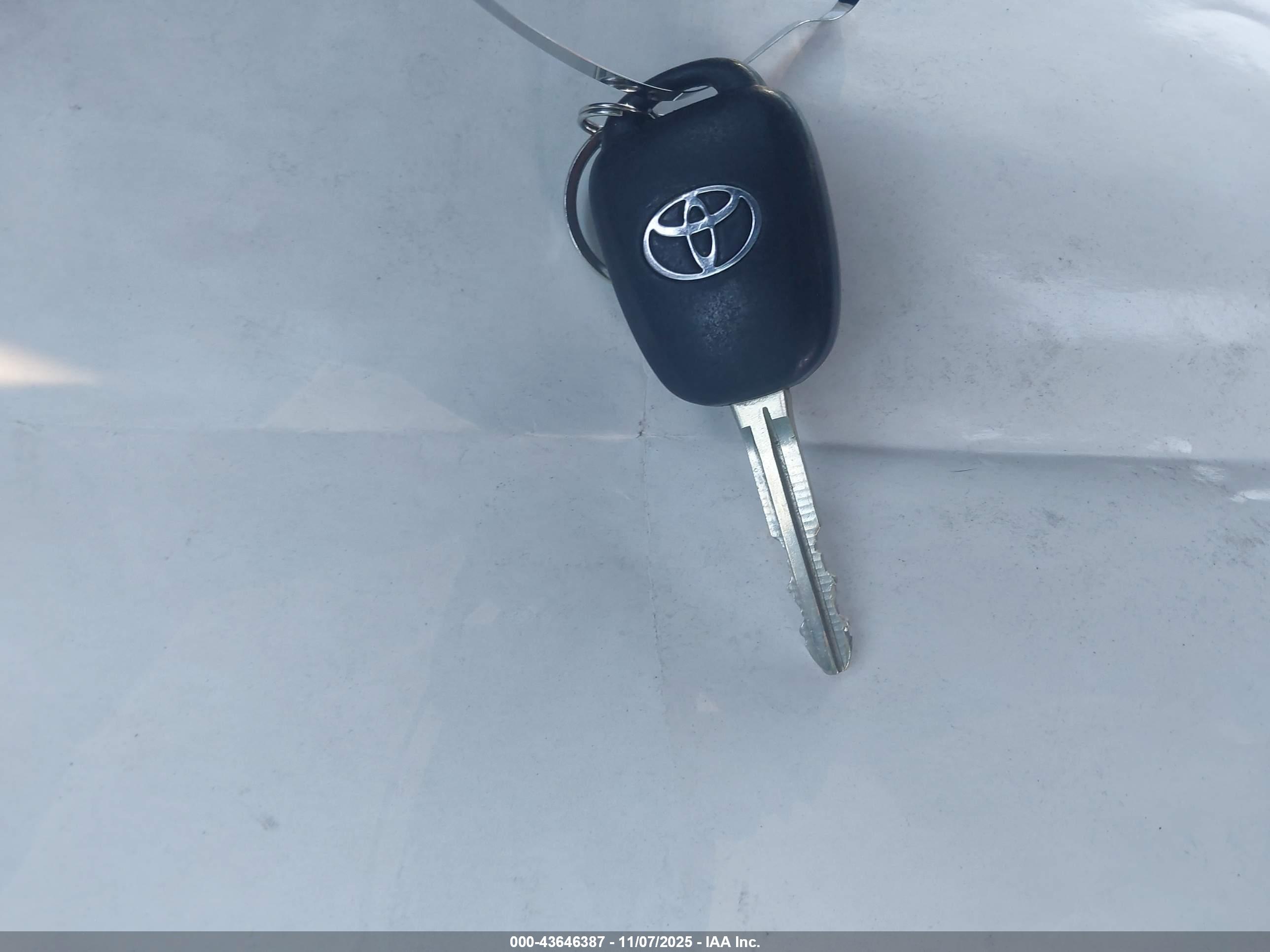 TOYOTA RAV4 image 11