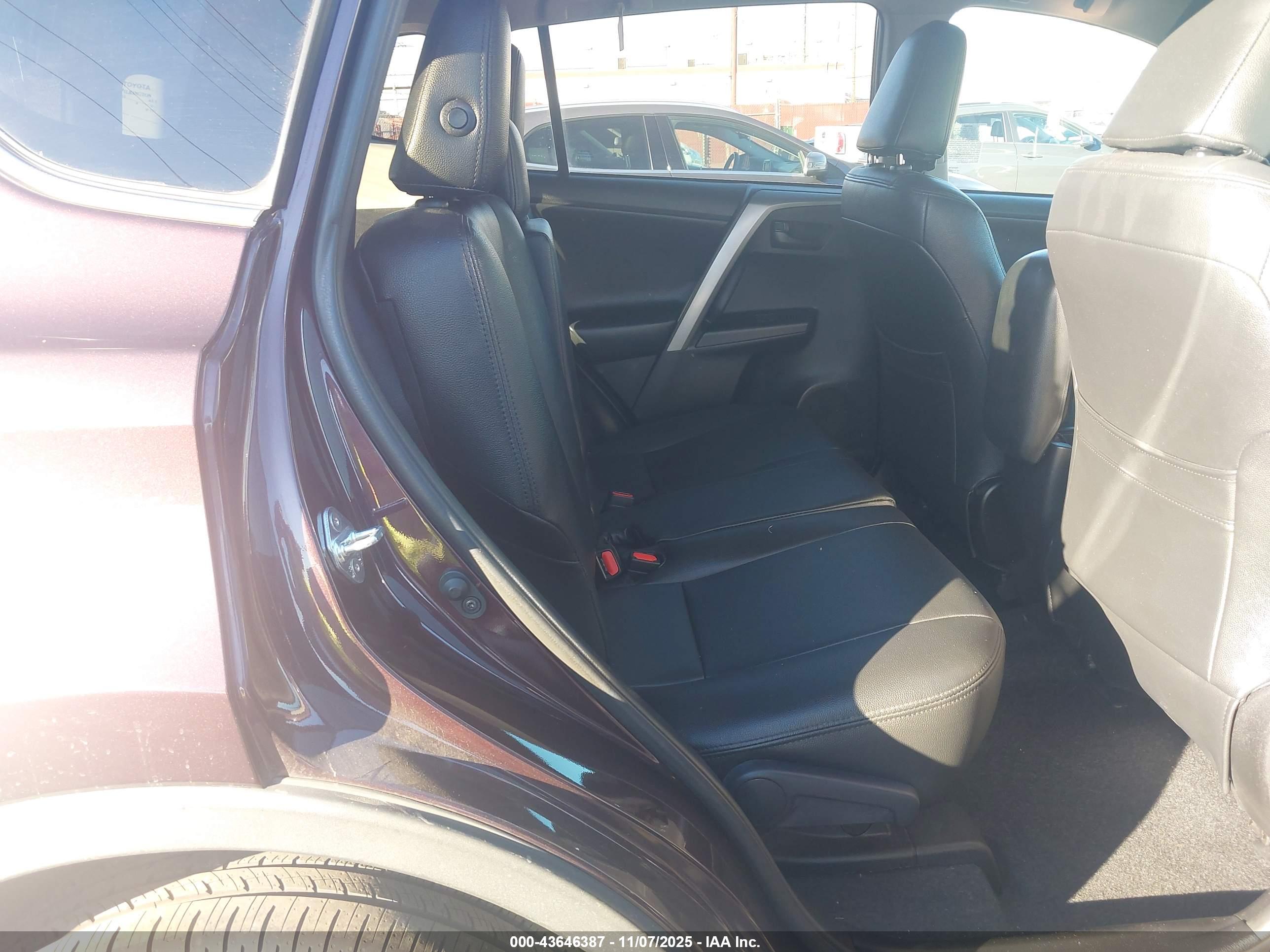 TOYOTA RAV4 image 8