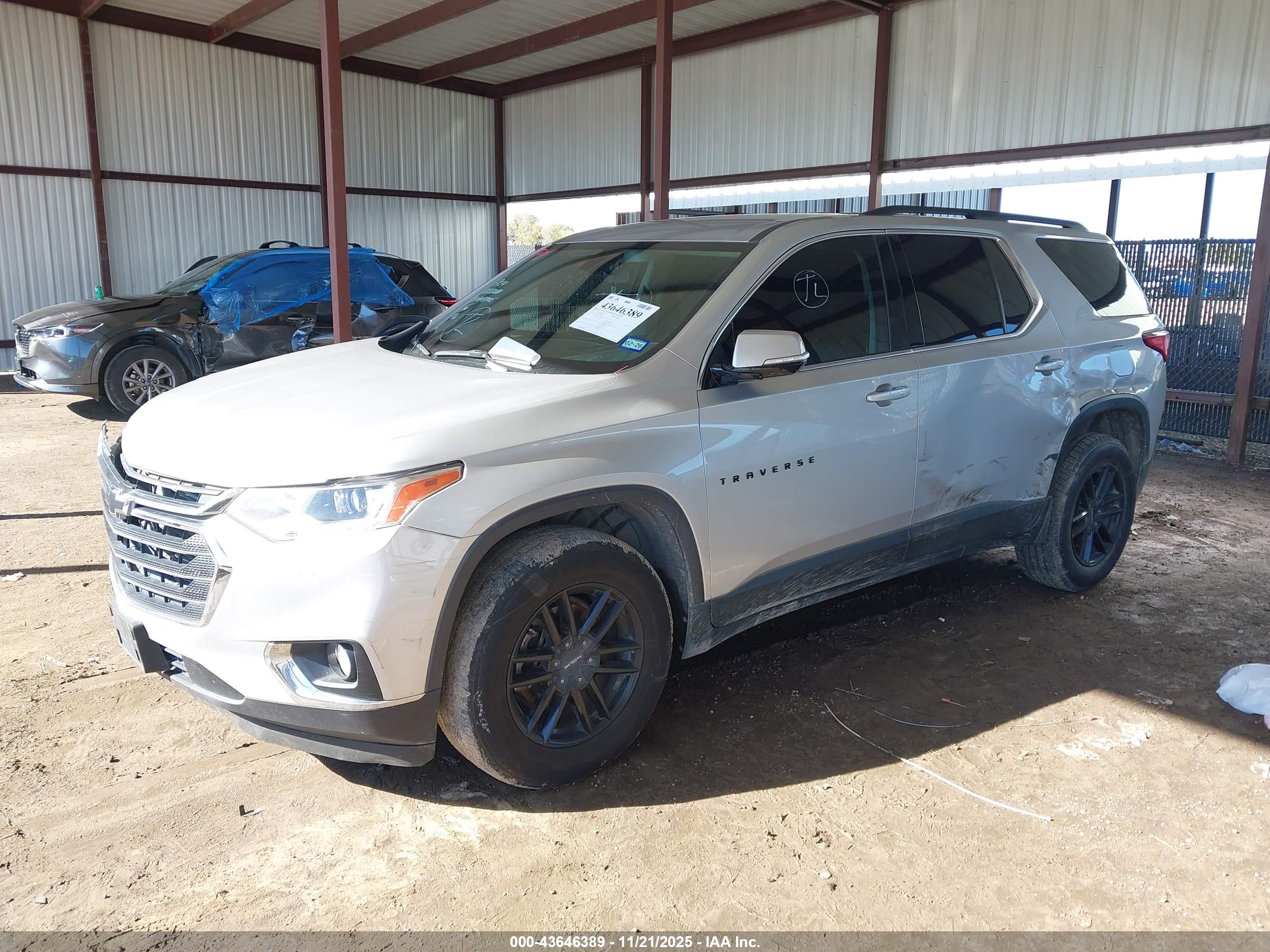CHEVROLET TRAVERSE image 2