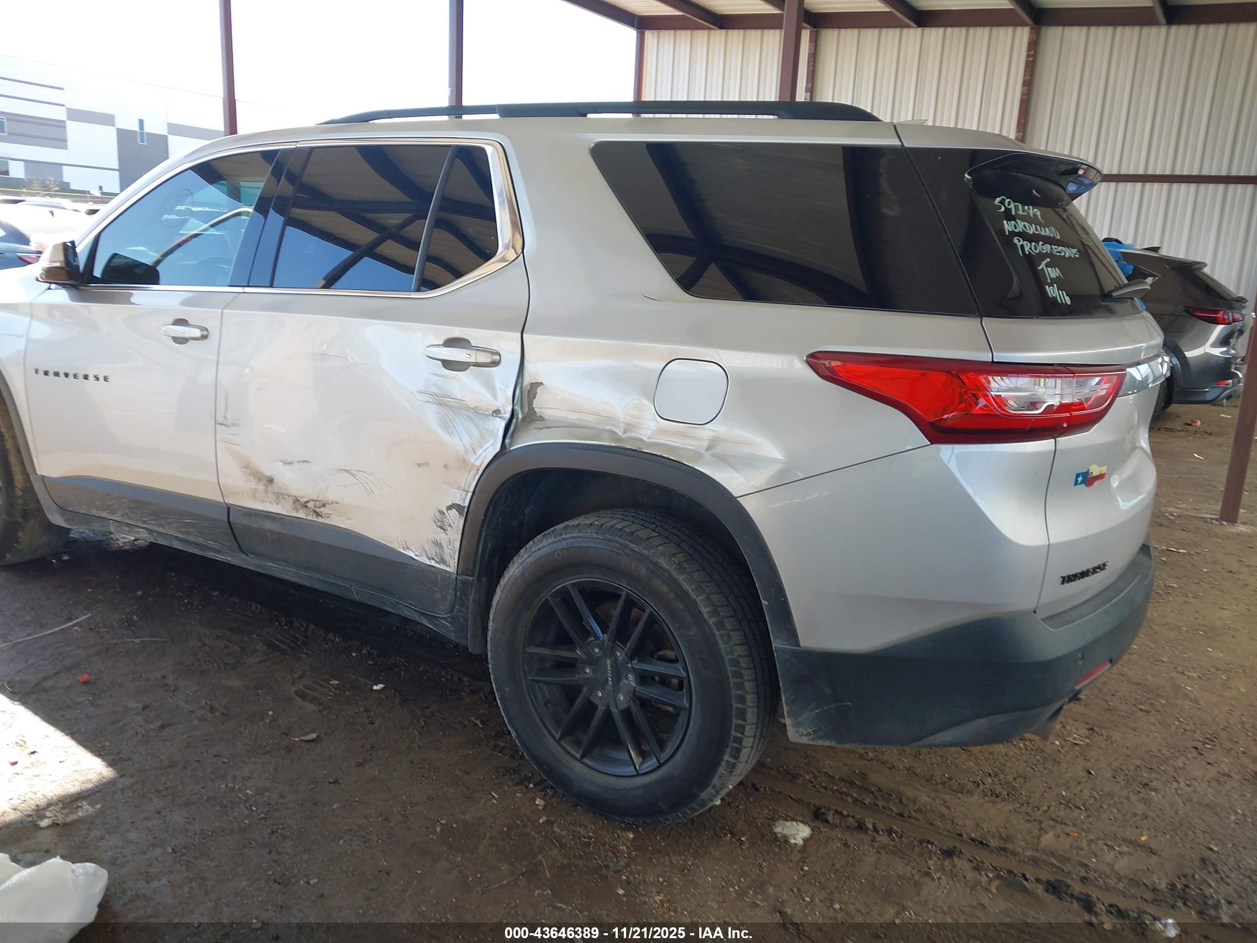 CHEVROLET TRAVERSE image 6
