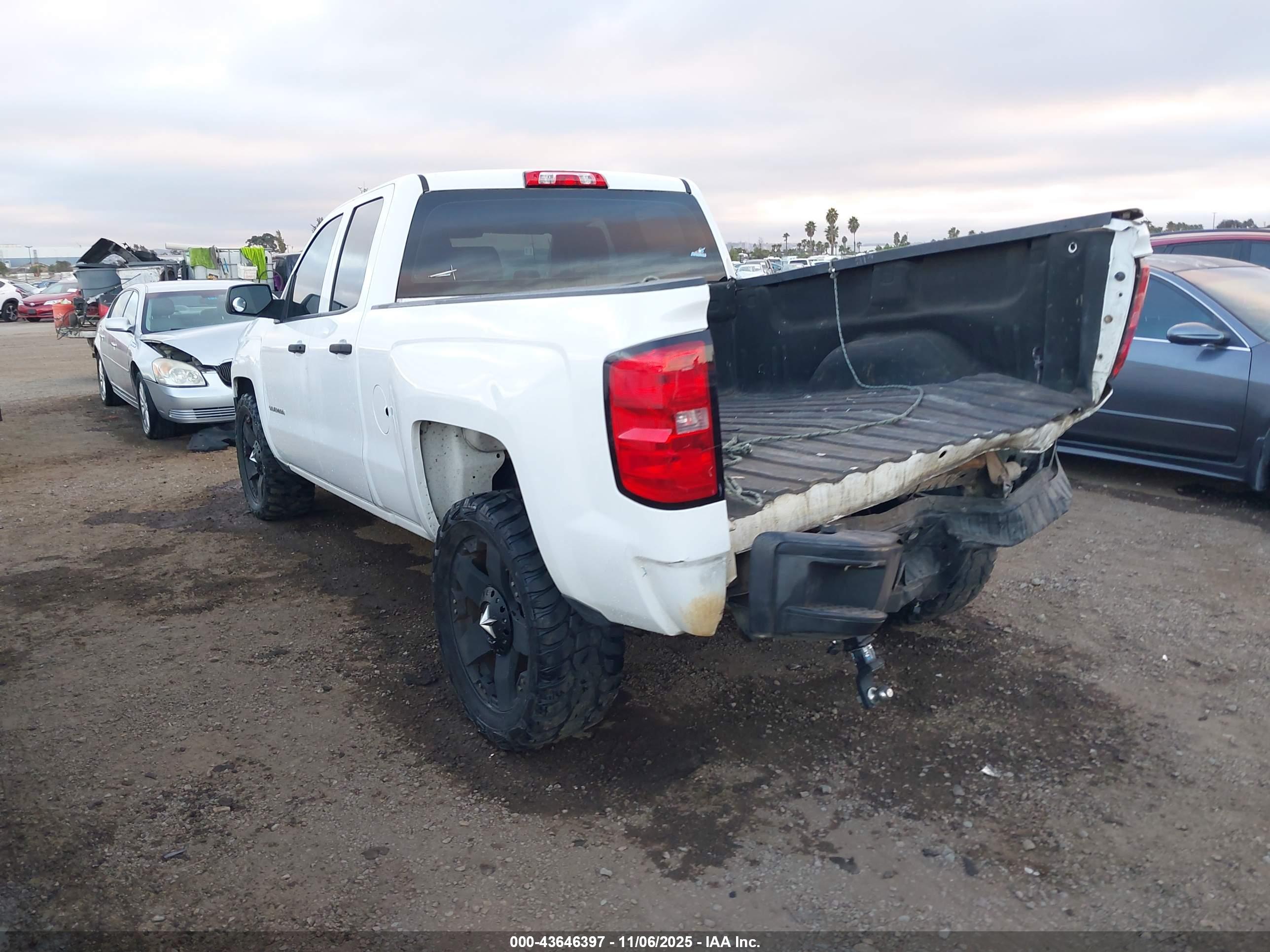 CHEVROLET SILVERADO image 3
