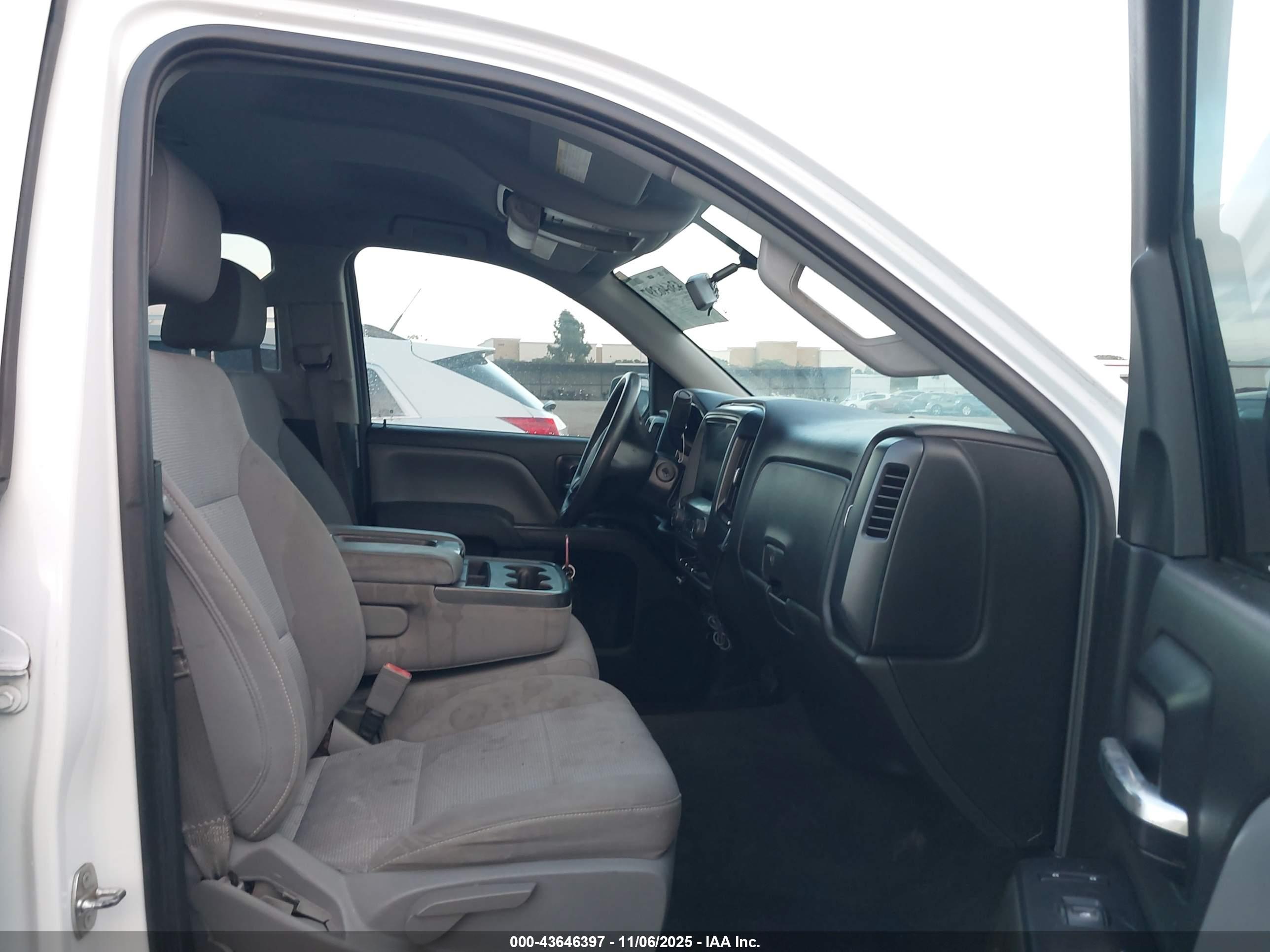 CHEVROLET SILVERADO image 5