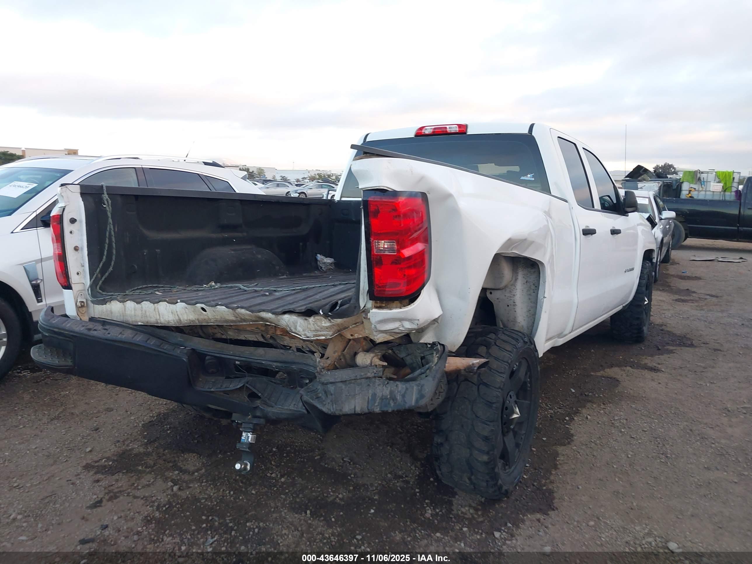 CHEVROLET SILVERADO image 6