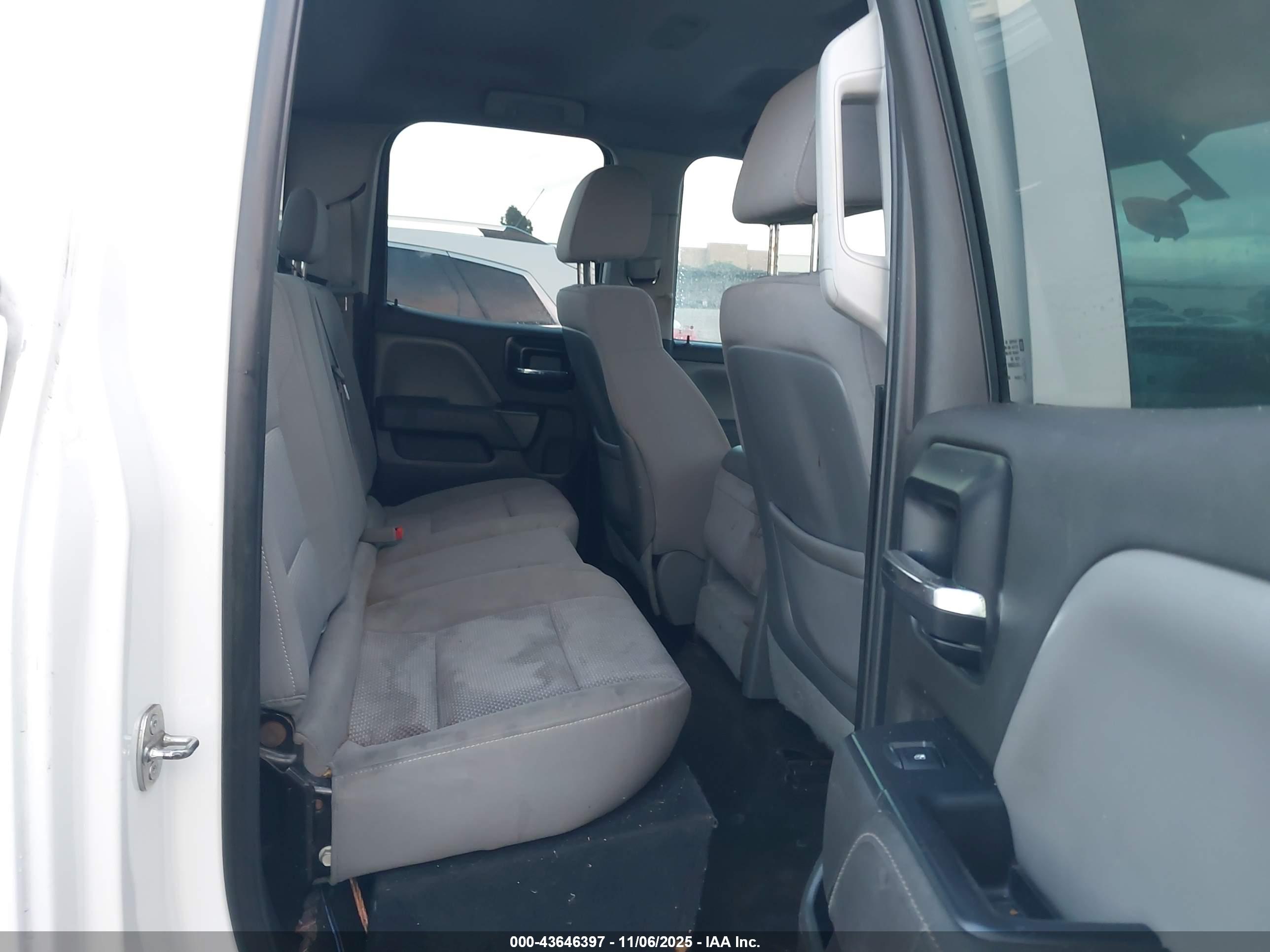 CHEVROLET SILVERADO image 8