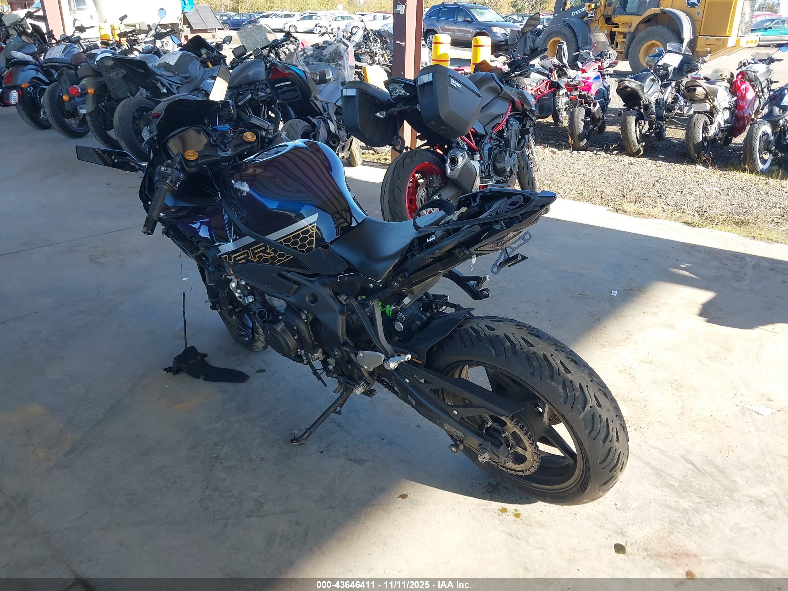 KAWASAKI ZX400 image 3