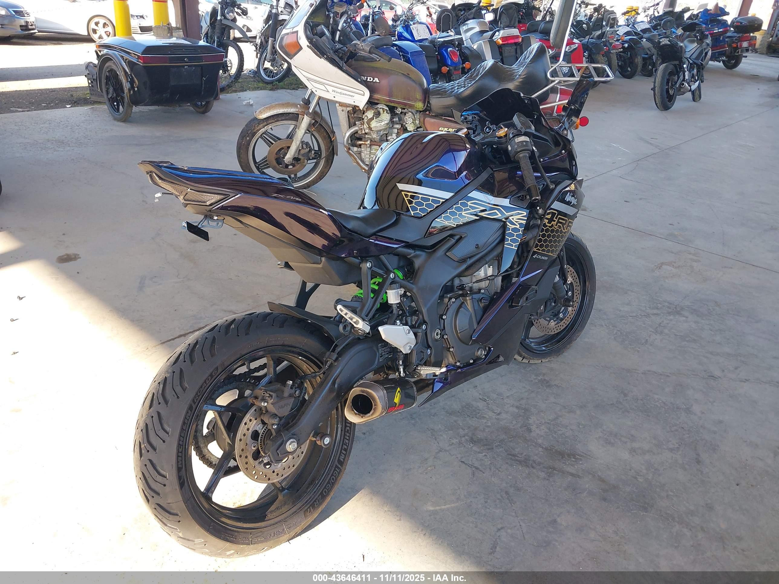KAWASAKI ZX400 image 4