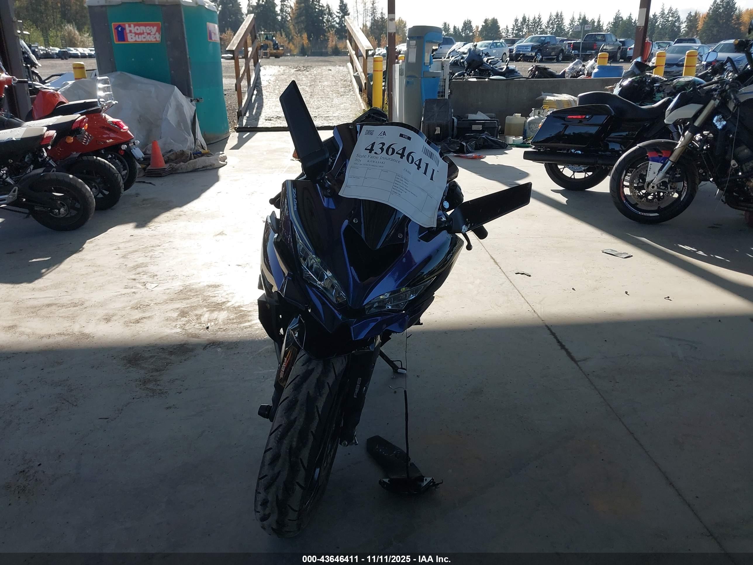 KAWASAKI ZX400 image 5