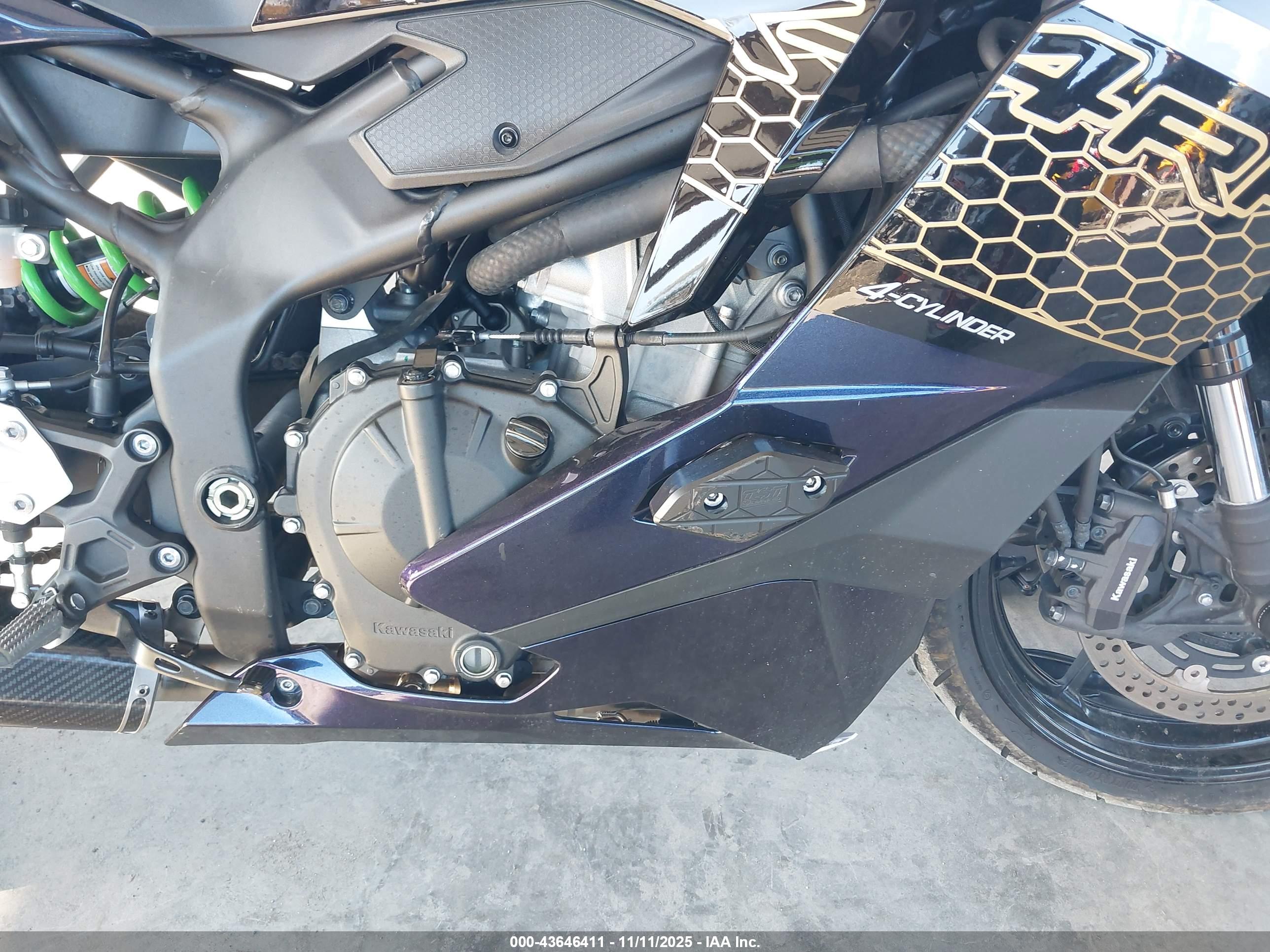 KAWASAKI ZX400 image 8