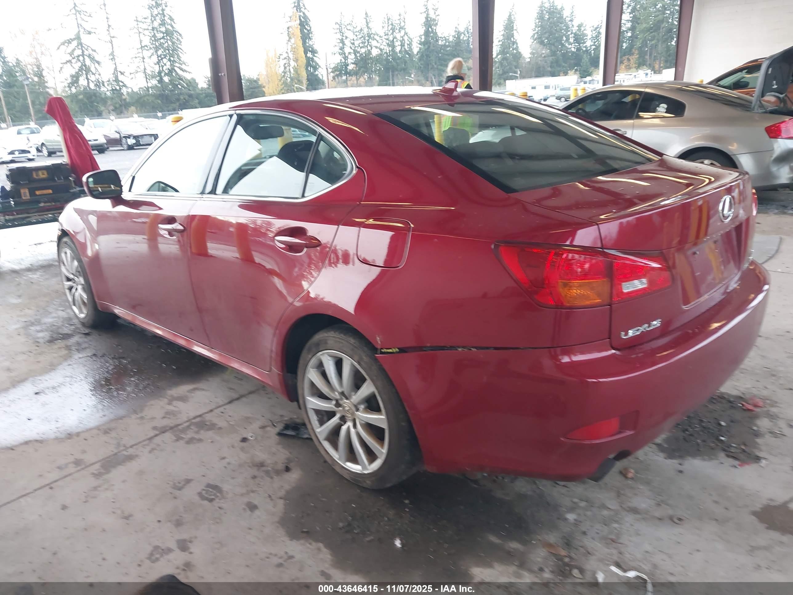 LEXUS IS image 3