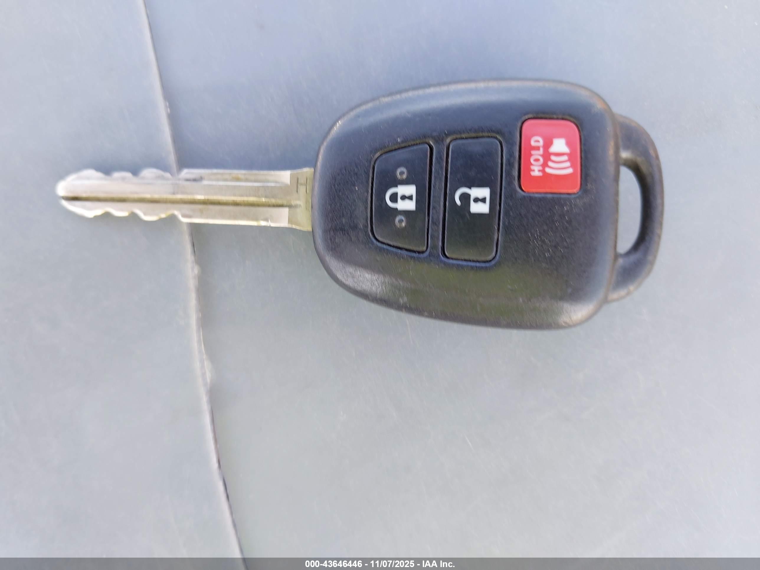 TOYOTA PRIUS image 11